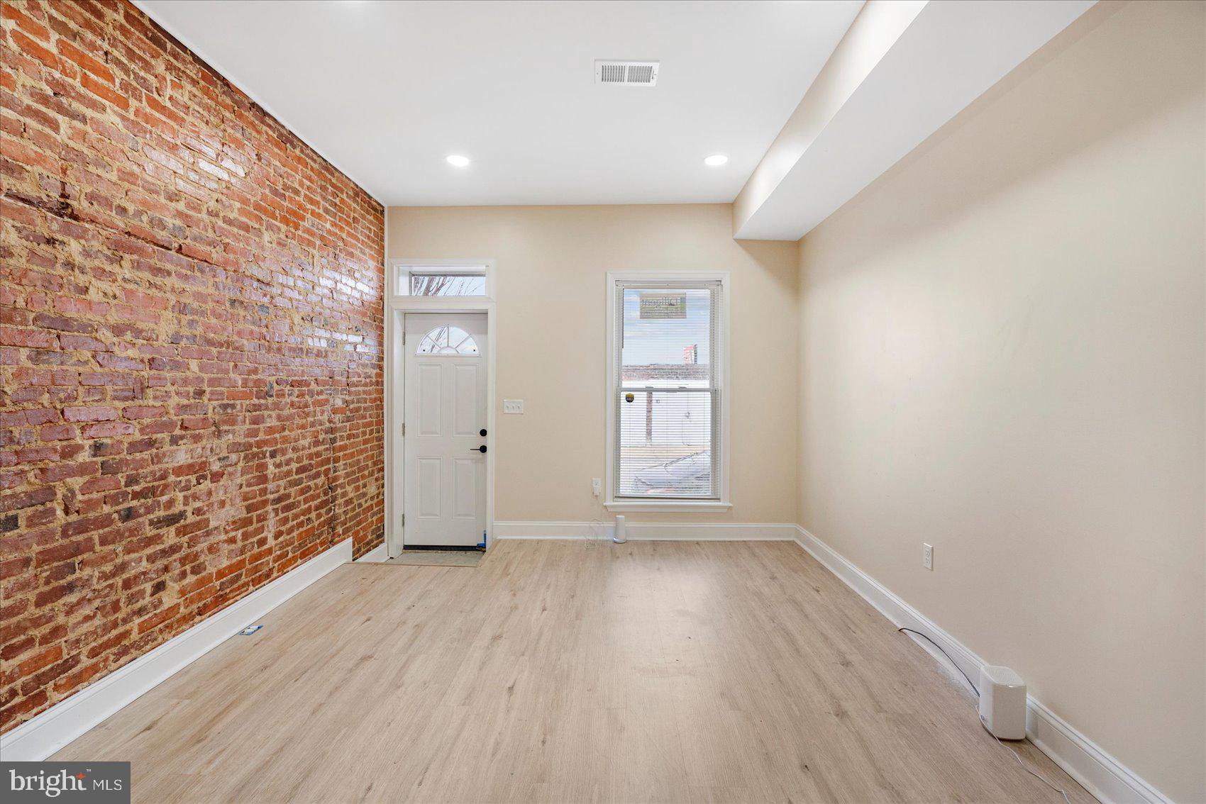 HIGHLANDTOWN - Residential Lease