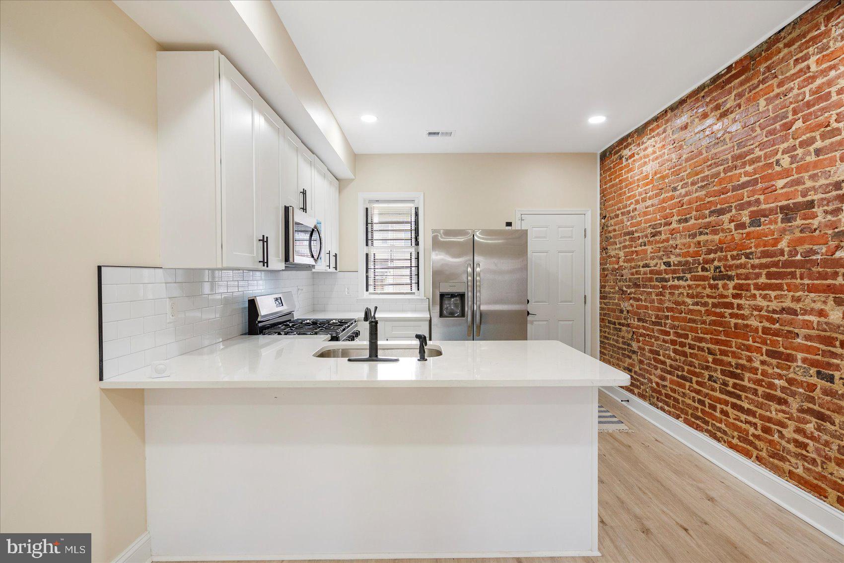 HIGHLANDTOWN - Residential Lease