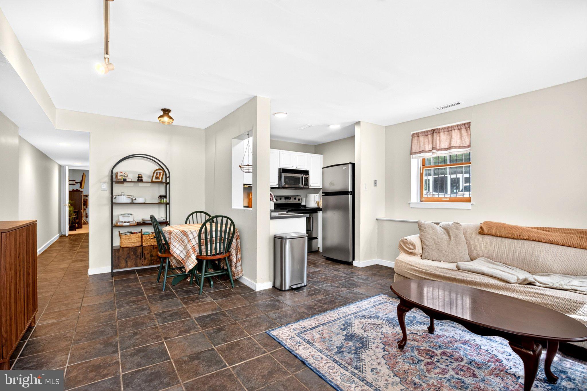 1500 GREEN STREET 4