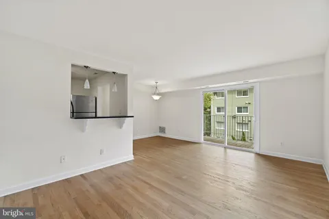 MLS: DCDC2194710