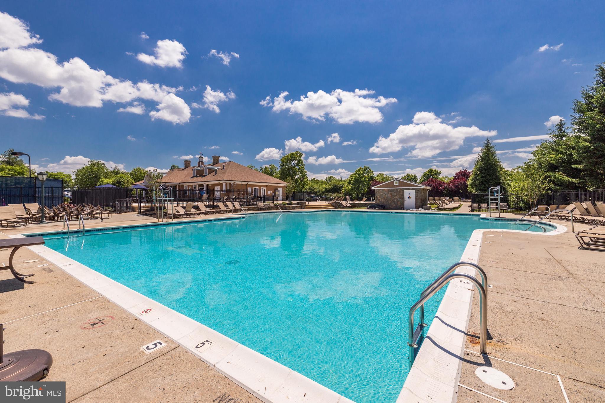 RIVER CREEK - Residential