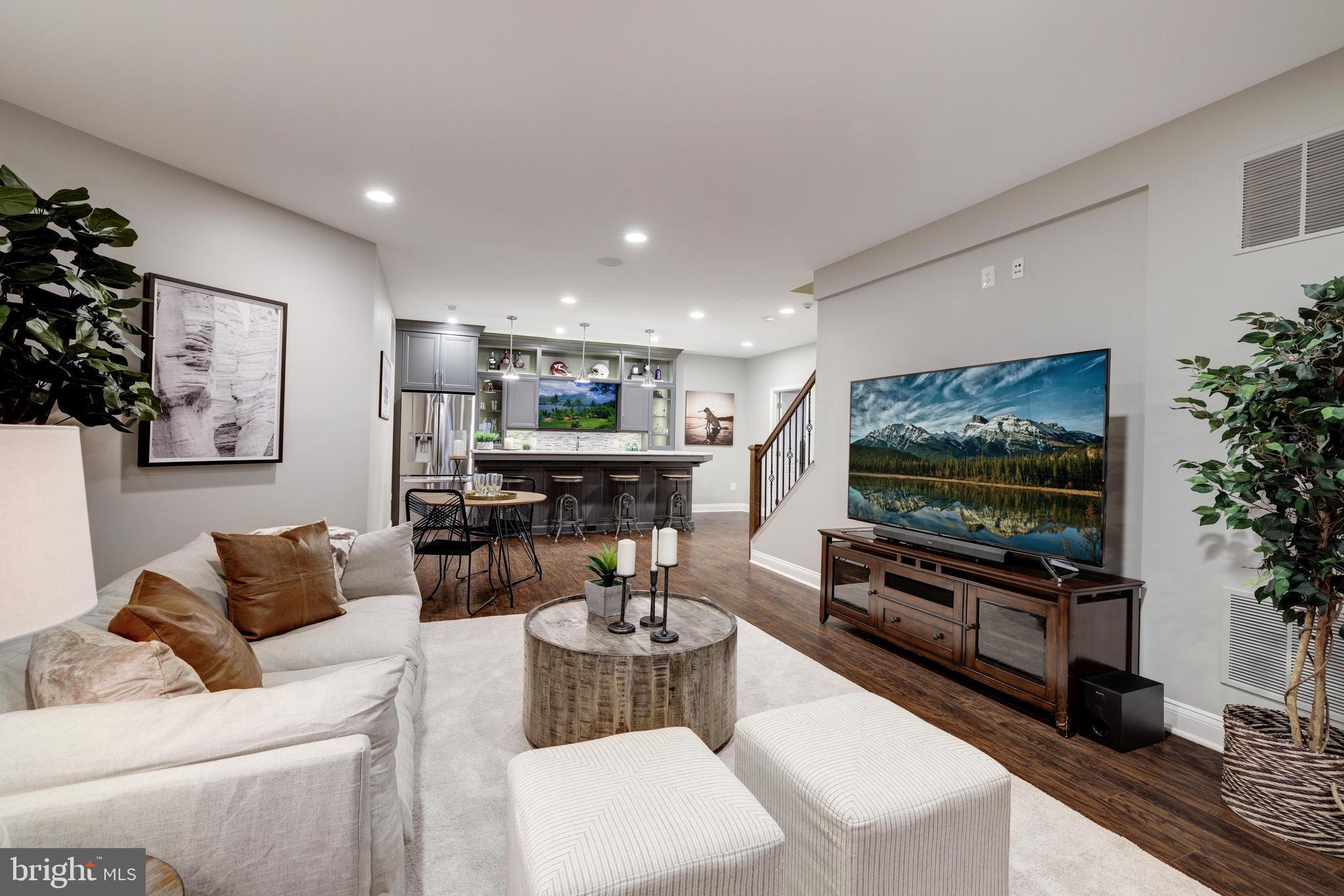 RIVER CREEK - Residential