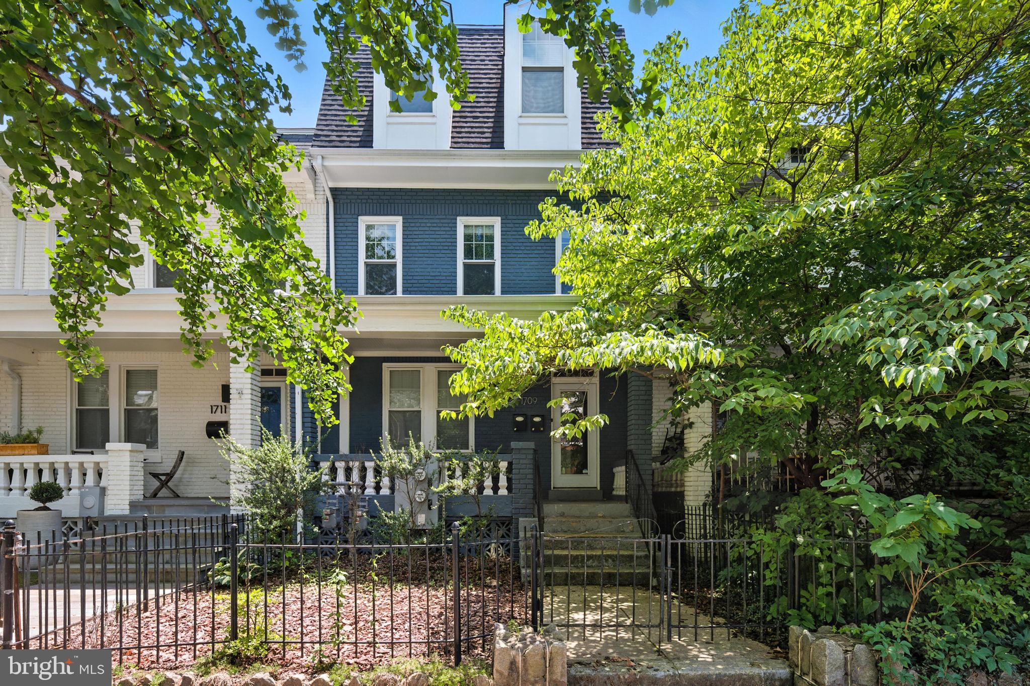 1709 BAY STREET SE 1