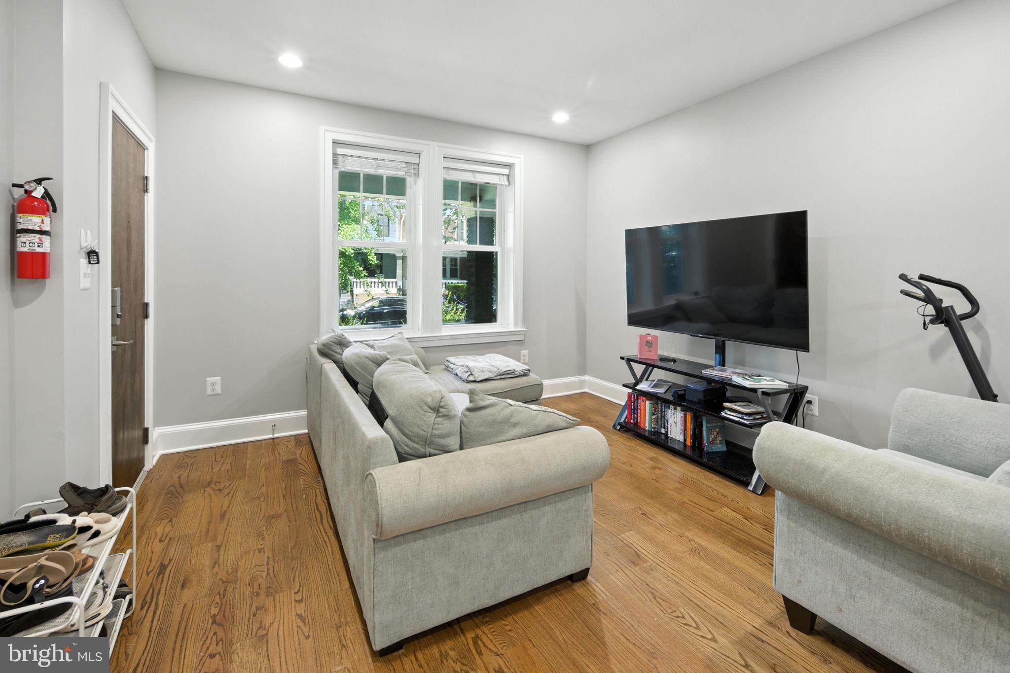 1709 BAY STREET SE 1