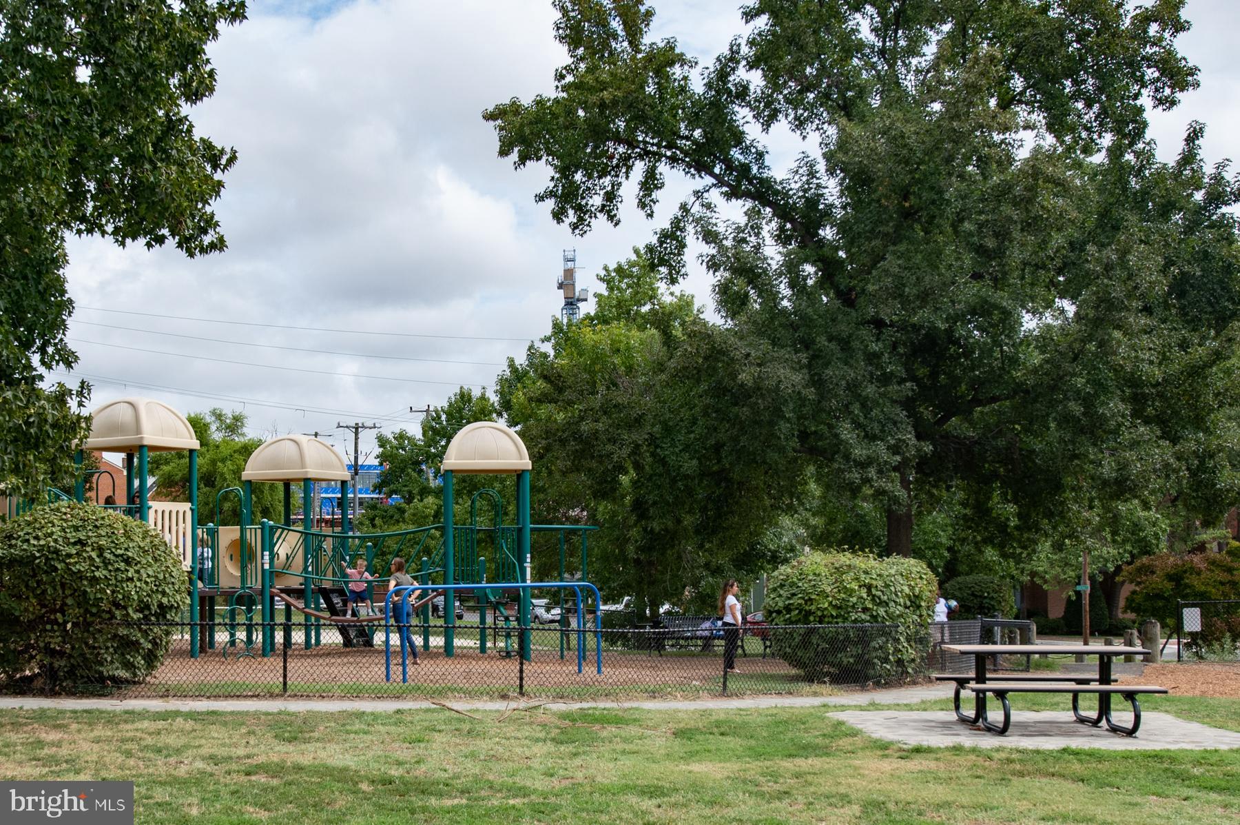 YATES GARDENS - Residential