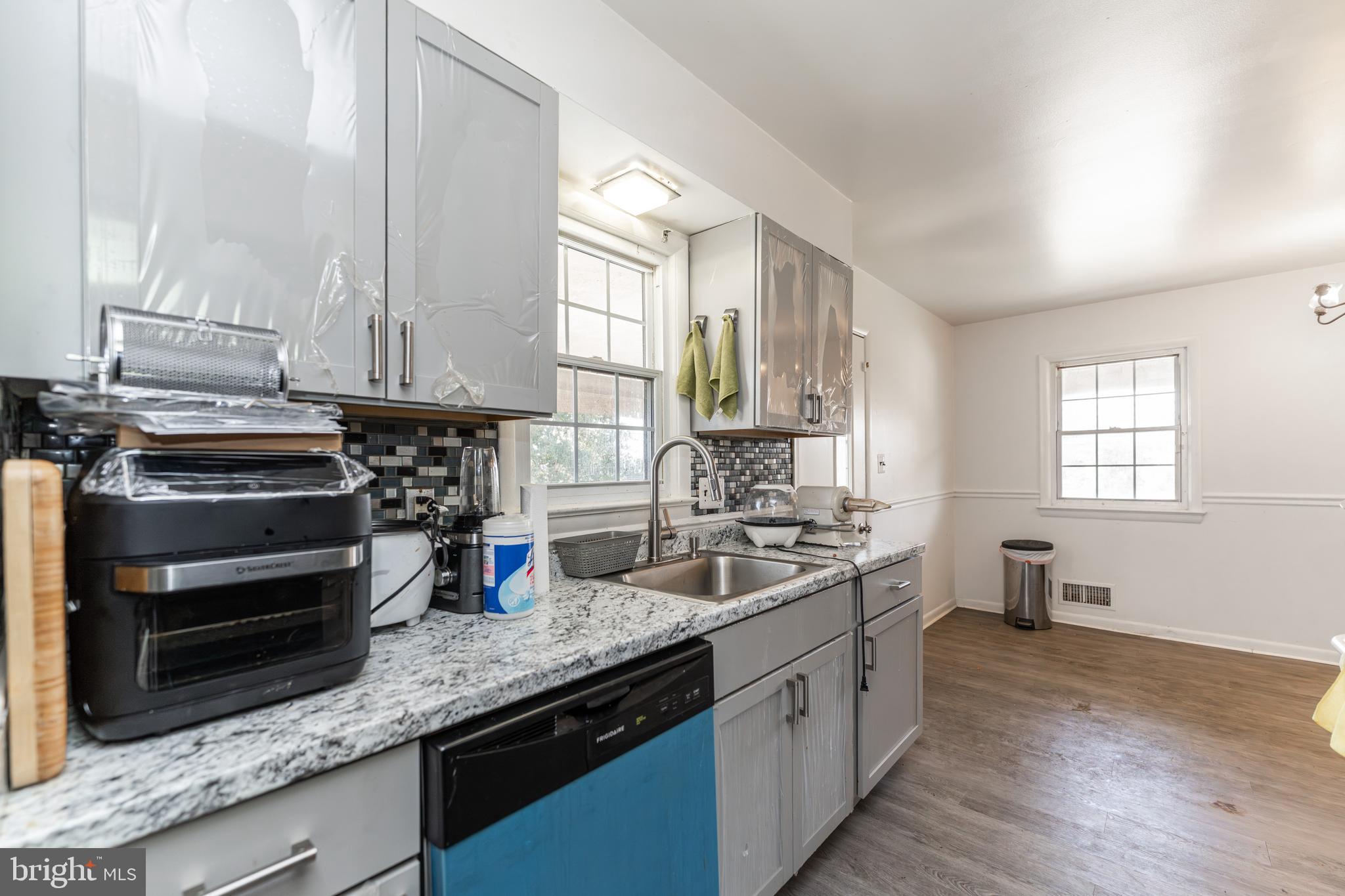 WHITE OAK MANOR - Residential