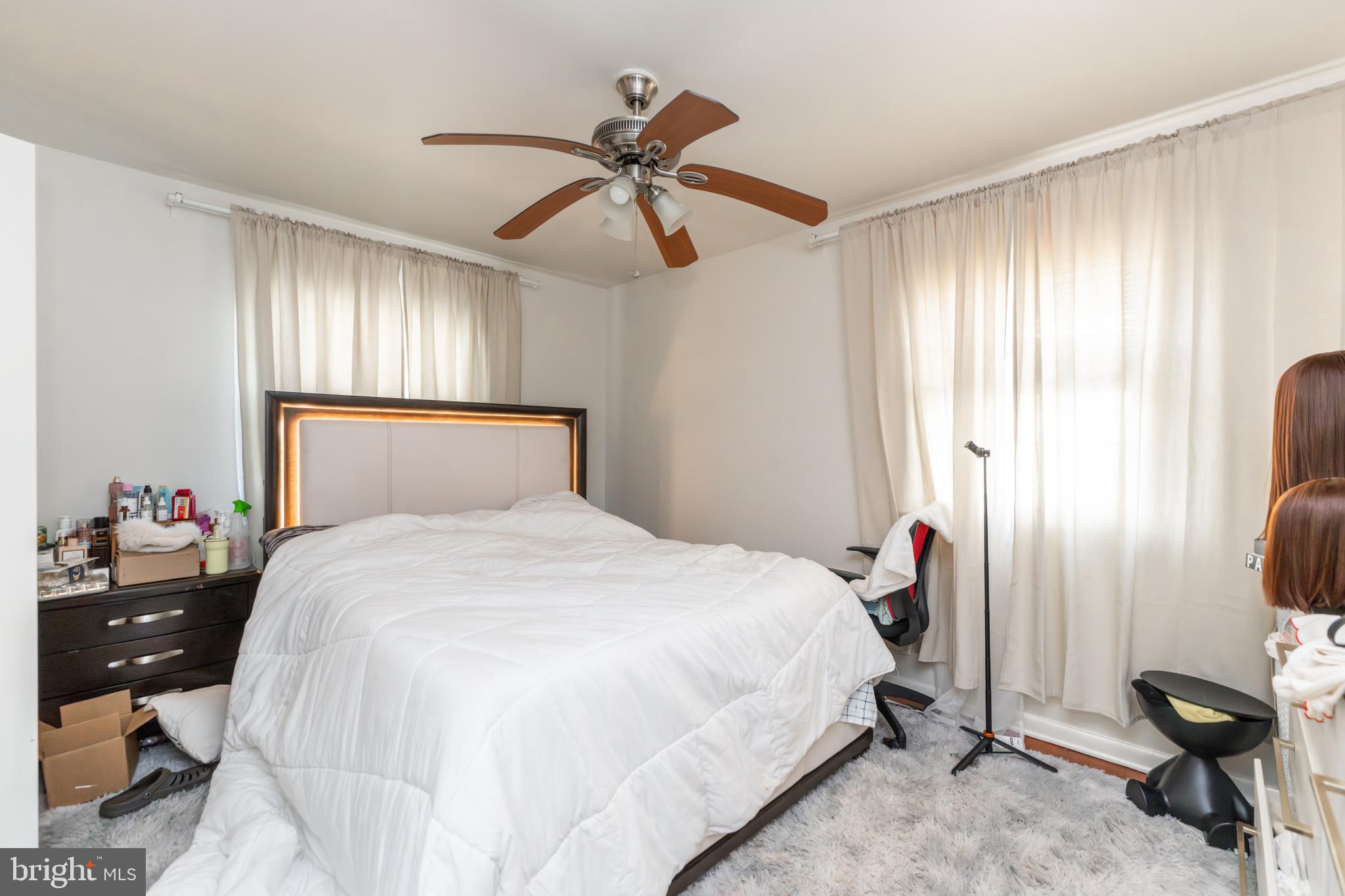 WHITE OAK MANOR - Residential