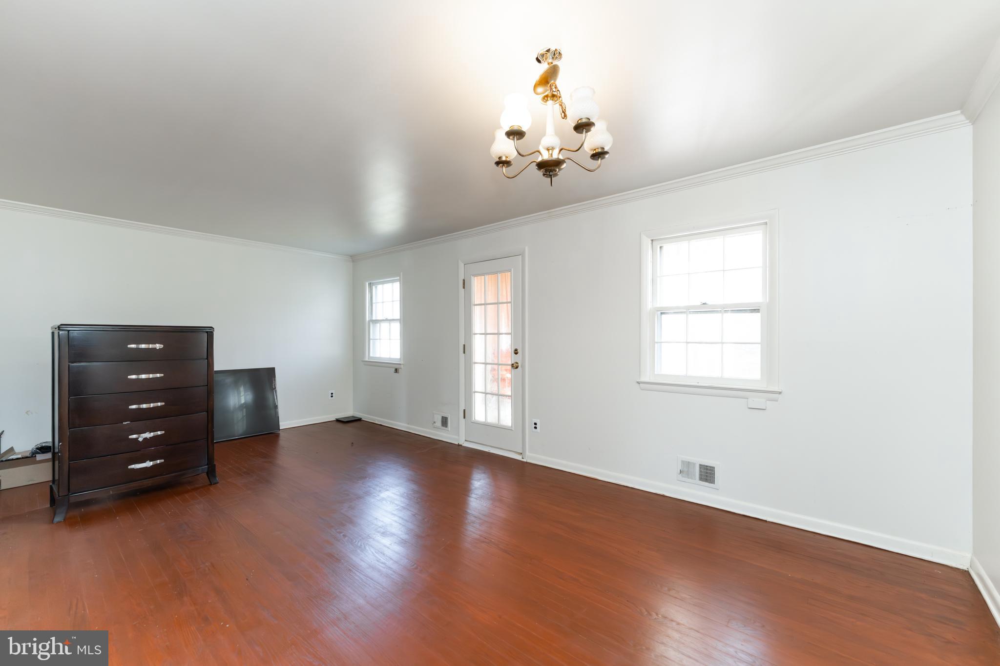 WHITE OAK MANOR - Residential