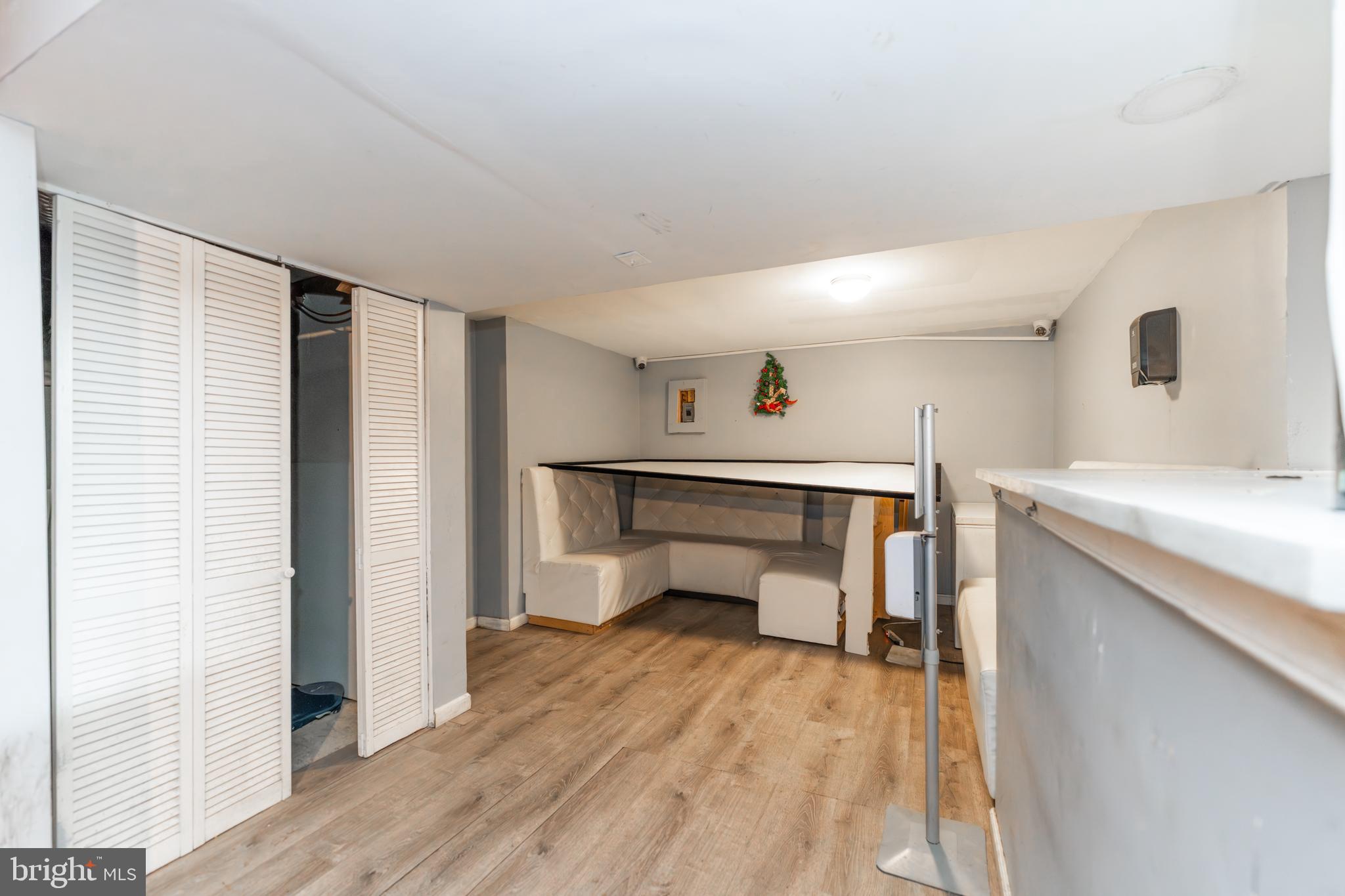 WHITE OAK MANOR - Residential