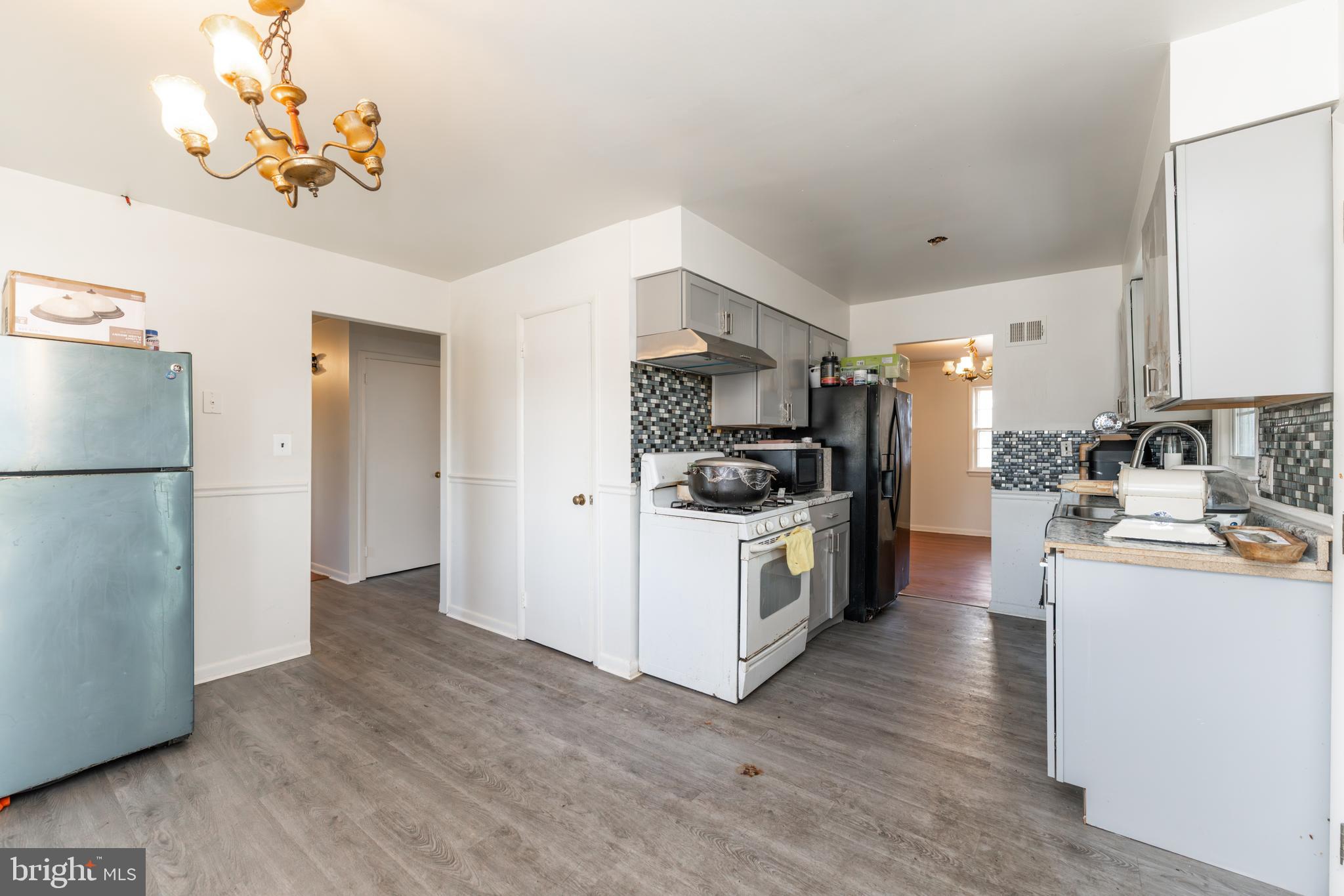 WHITE OAK MANOR - Residential