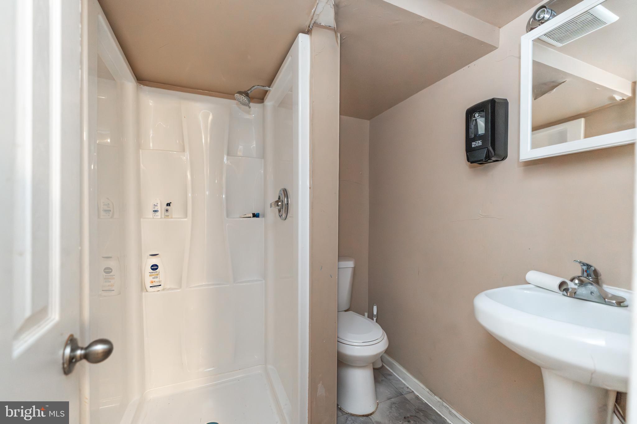 WHITE OAK MANOR - Residential