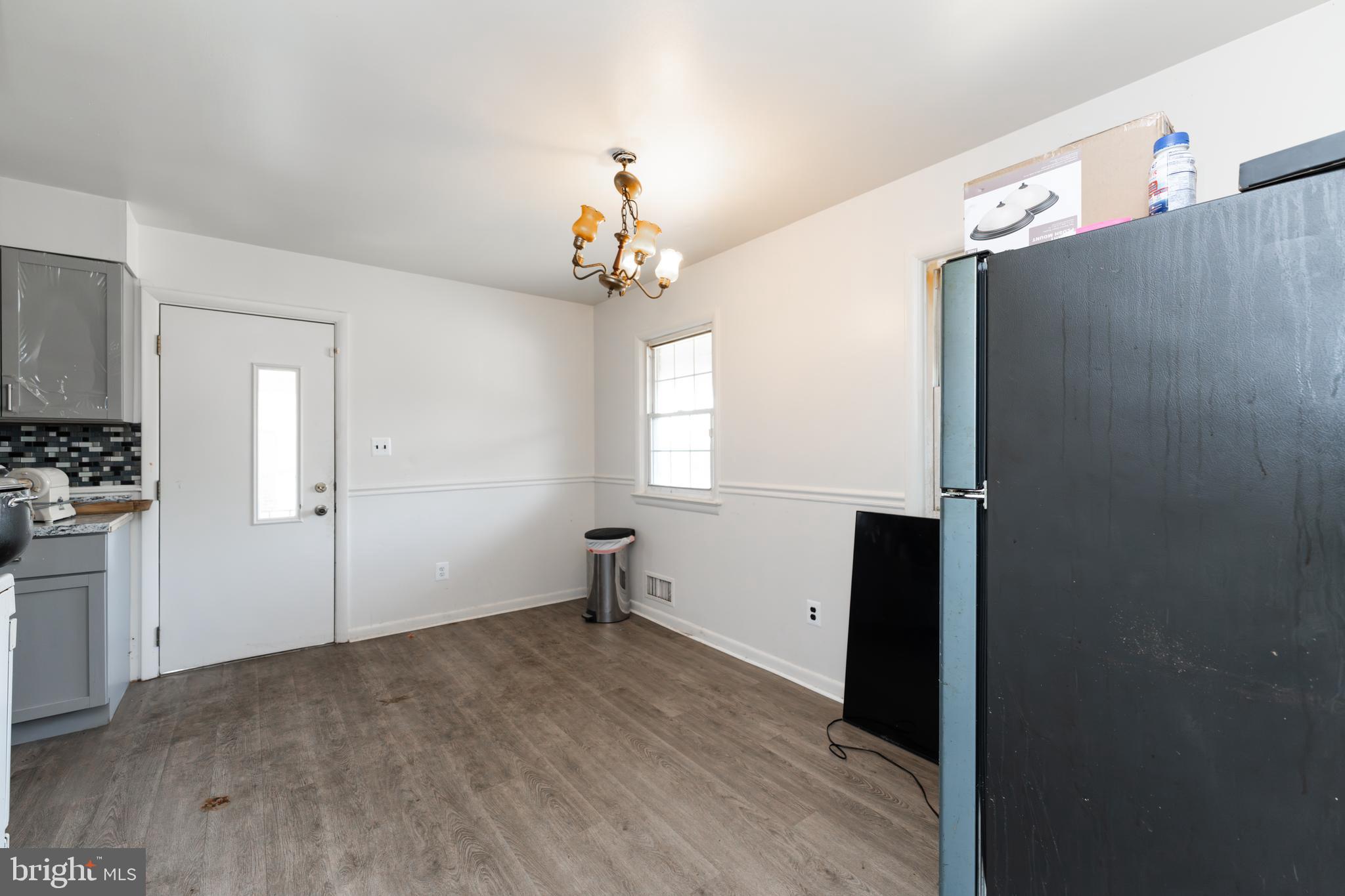 WHITE OAK MANOR - Residential