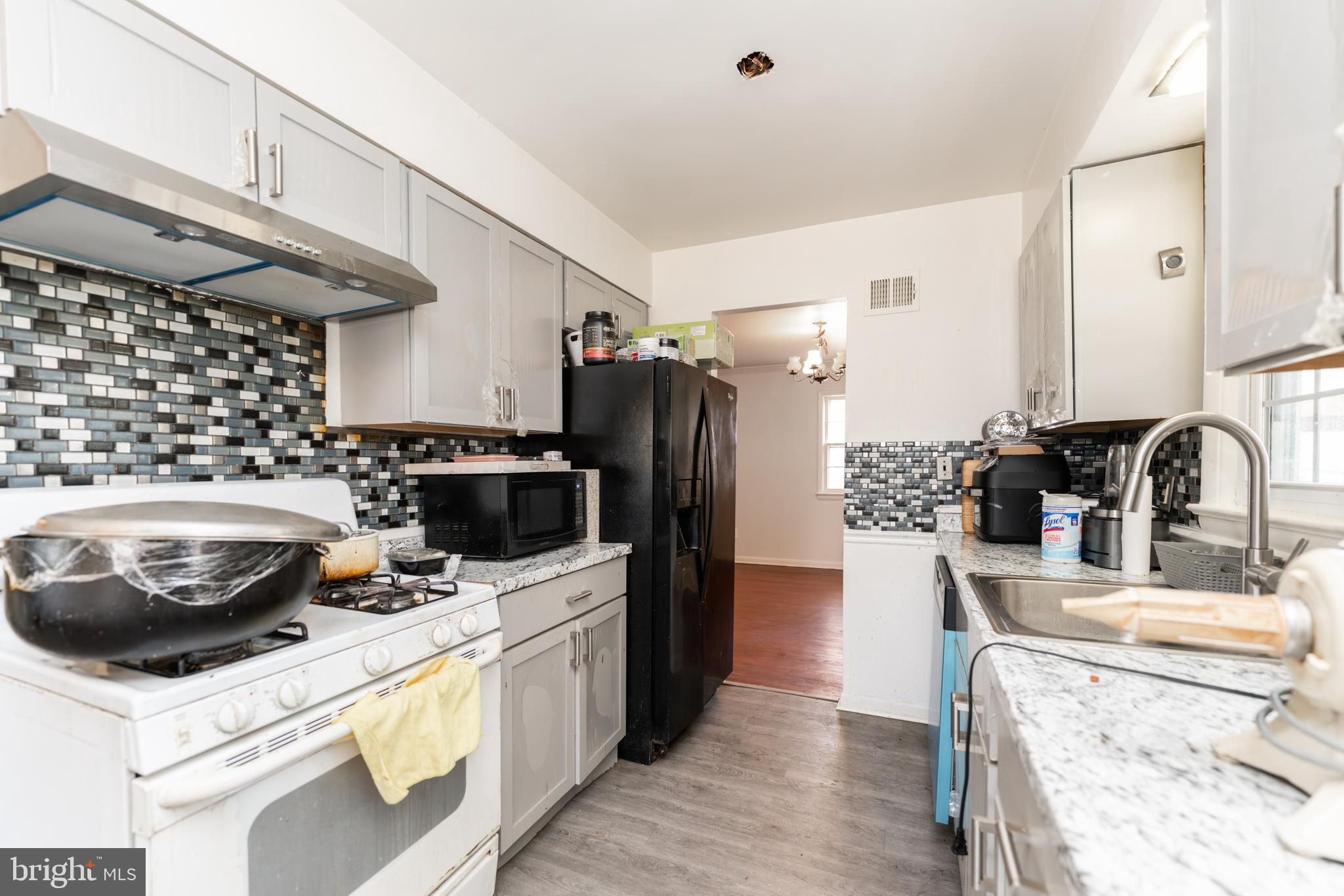 WHITE OAK MANOR - Residential