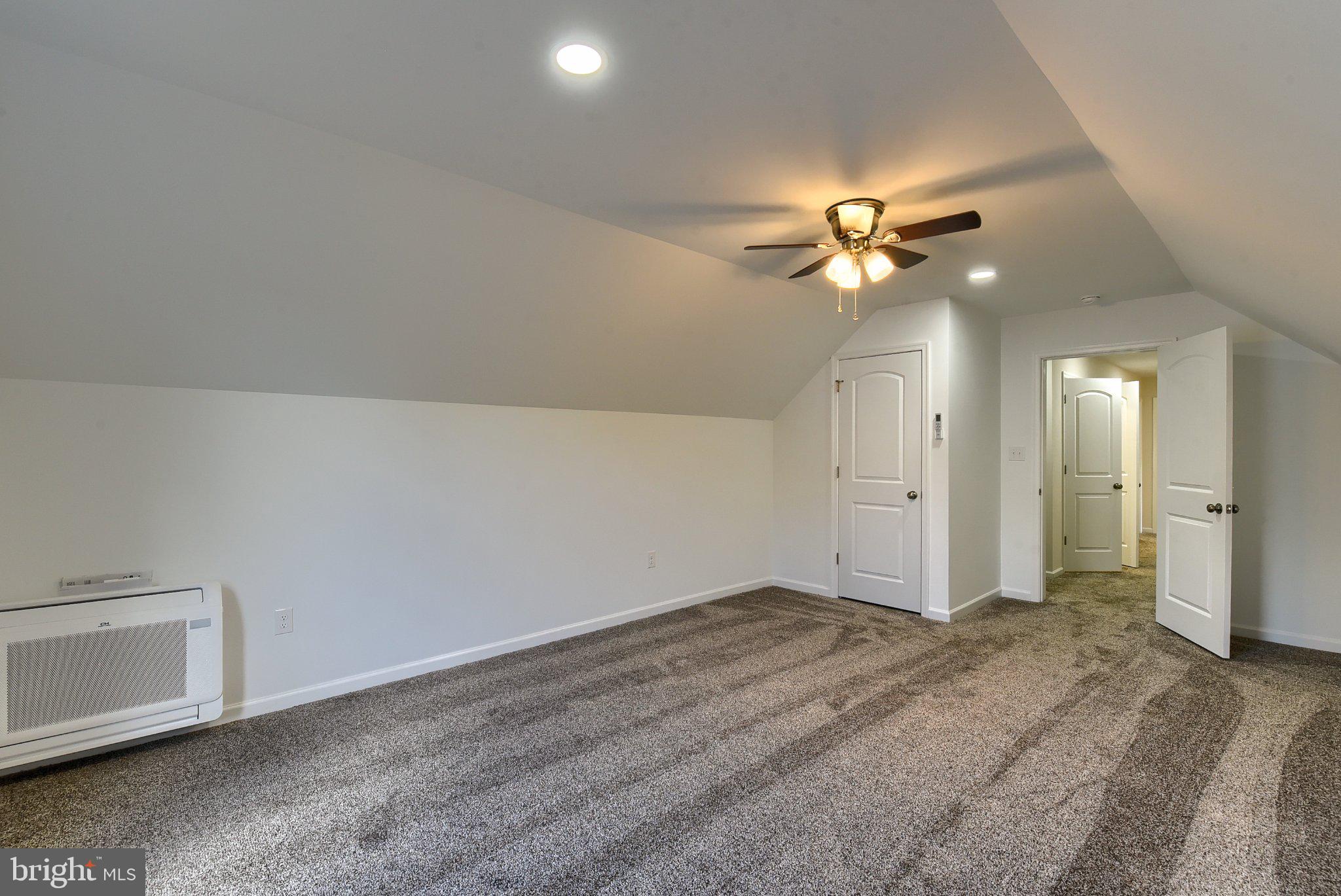 8 S LOCUST LANE