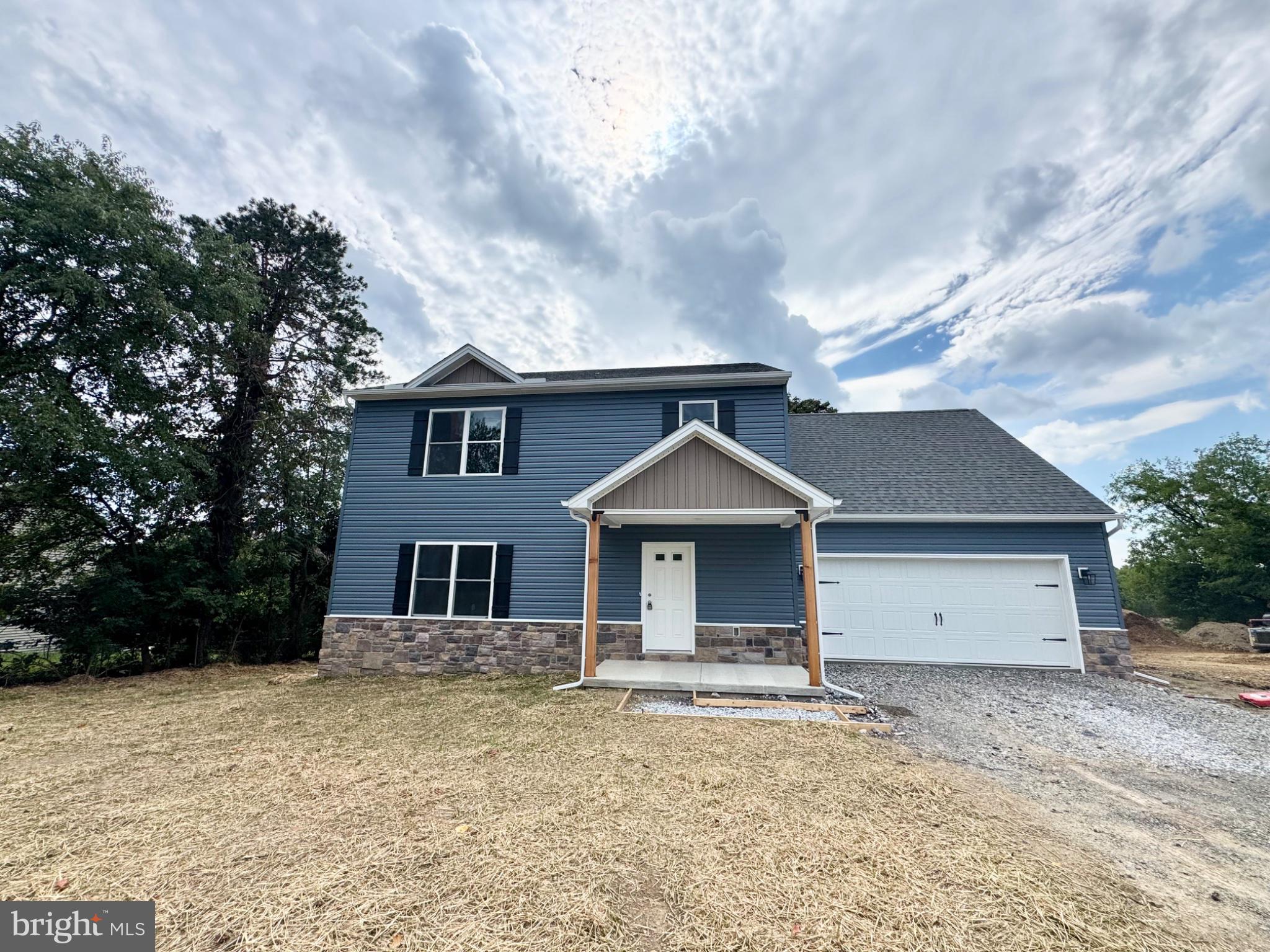 8 S LOCUST LANE