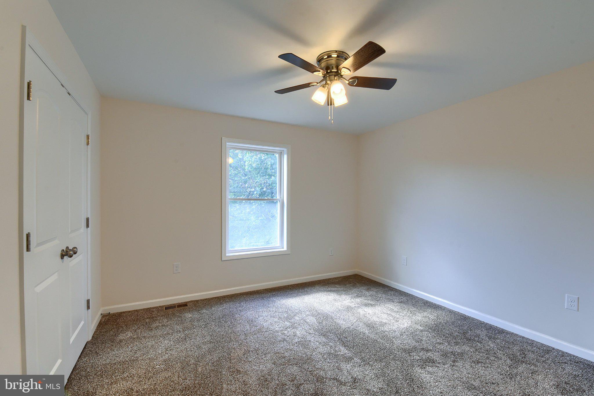 8 S LOCUST LANE