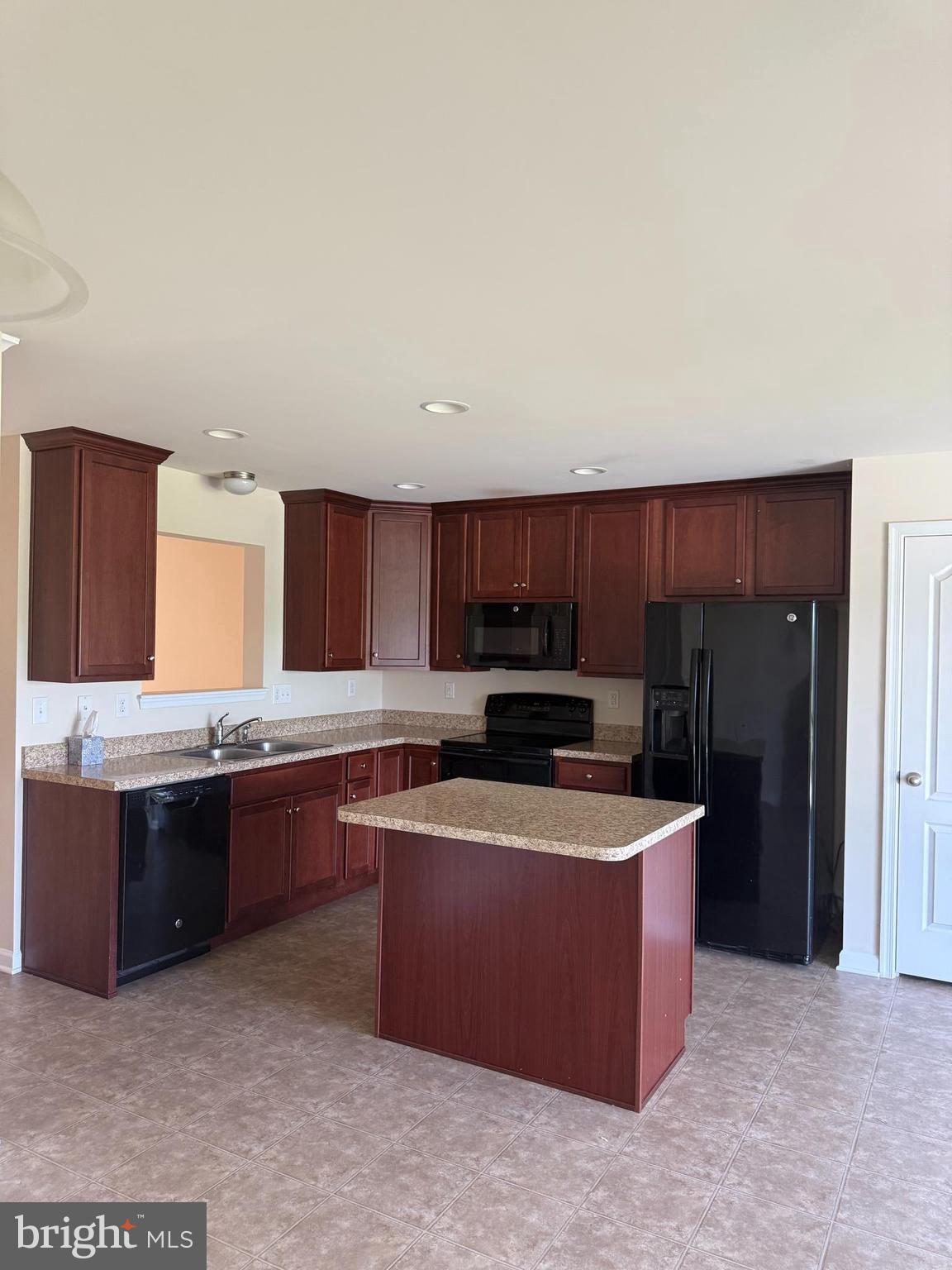 LAKELAND PLACE - Residential Lease