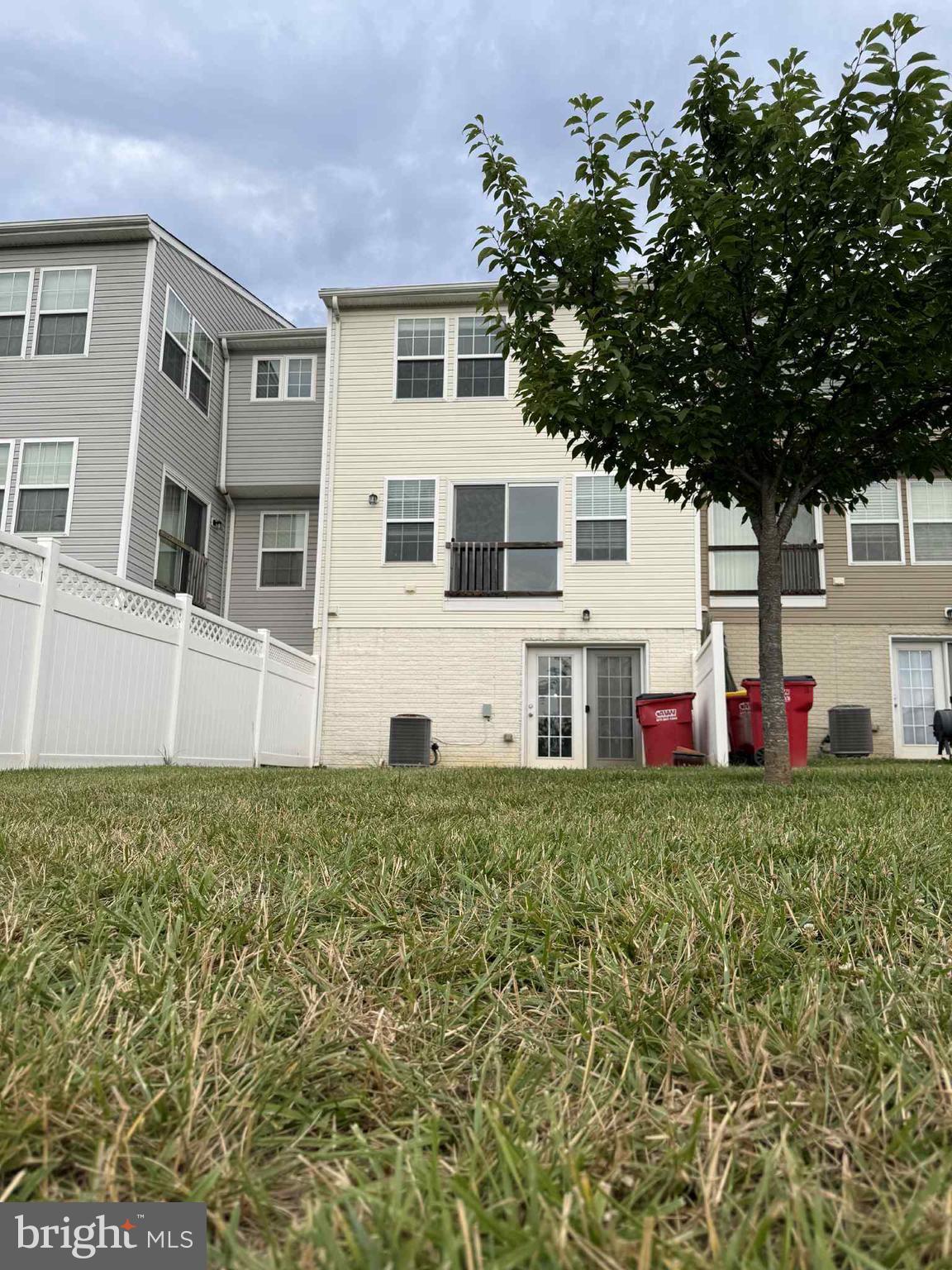 LAKELAND PLACE - Residential Lease