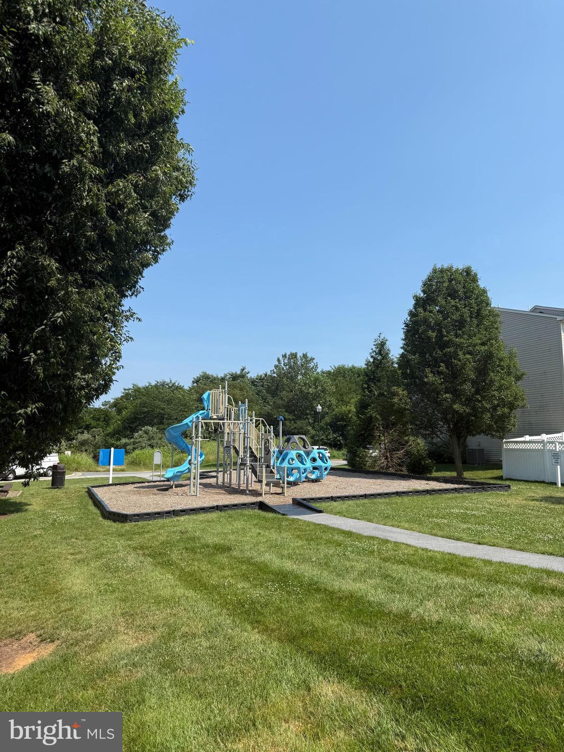 LAKELAND PLACE - Residential Lease