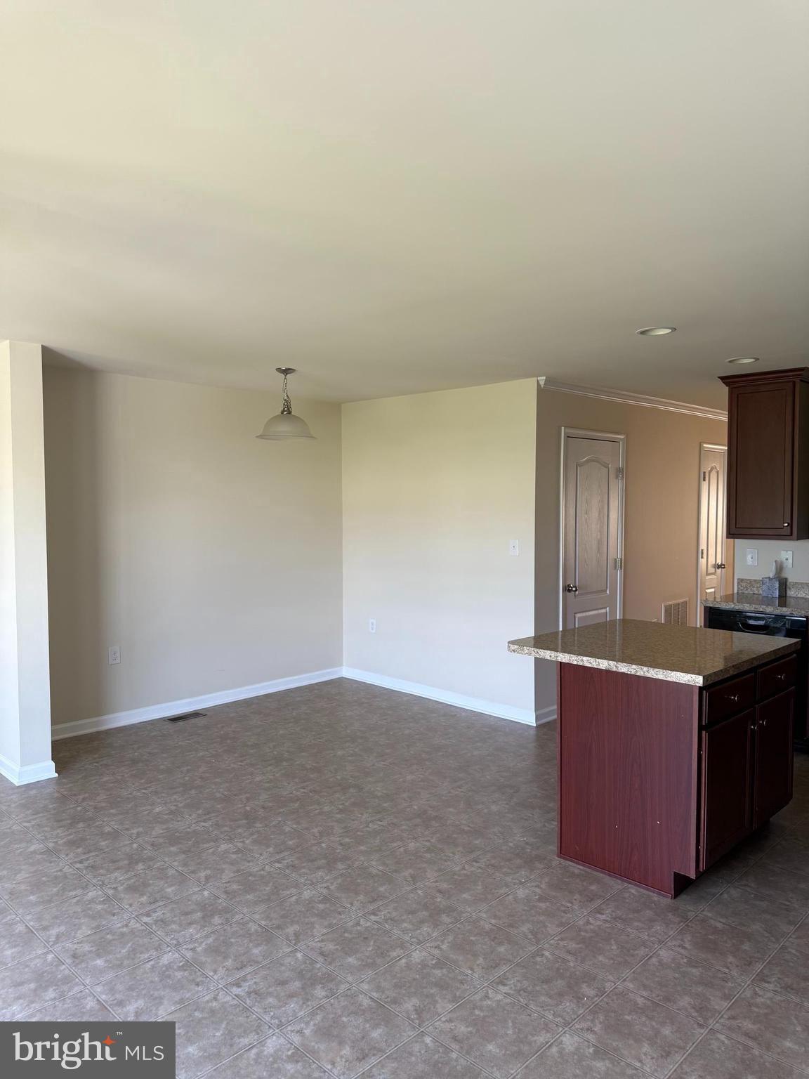 LAKELAND PLACE - Residential Lease