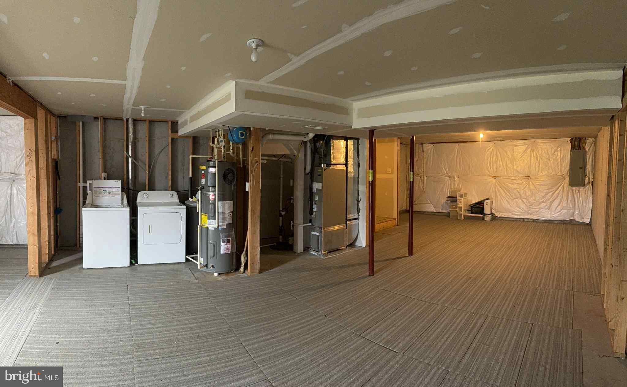 LAKELAND PLACE - Residential Lease