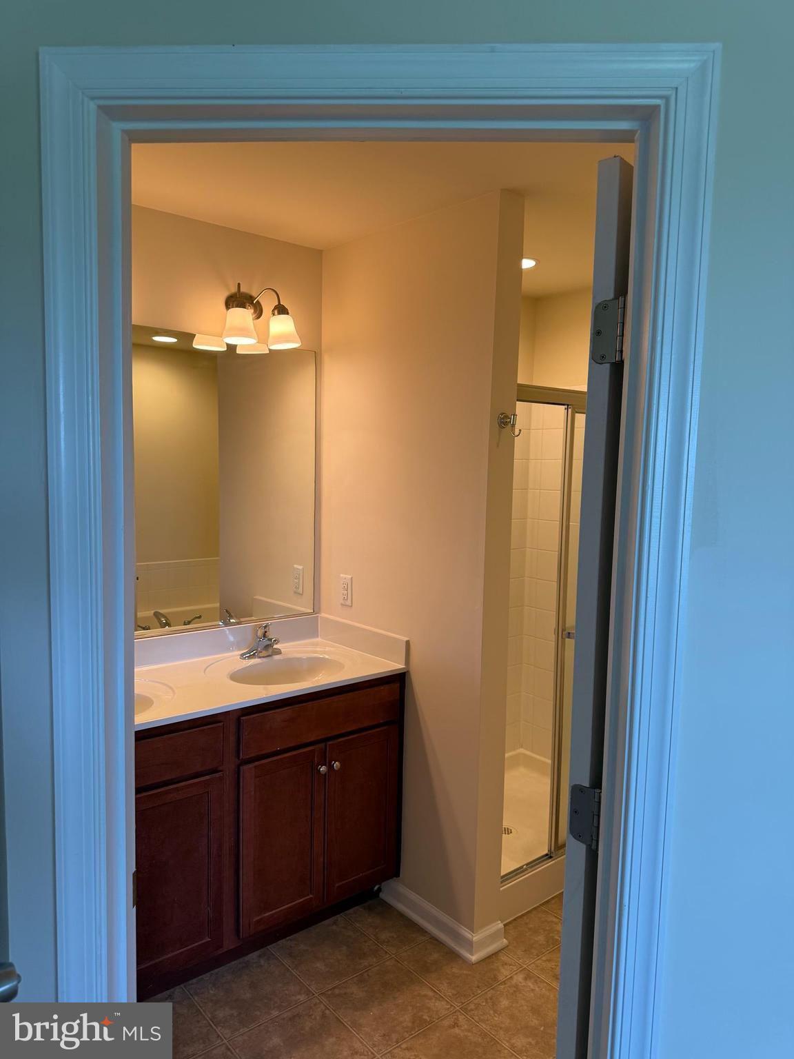 LAKELAND PLACE - Residential Lease