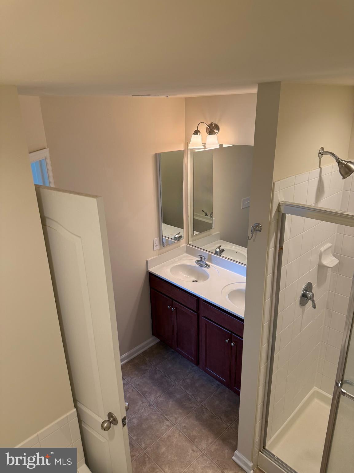 LAKELAND PLACE - Residential Lease