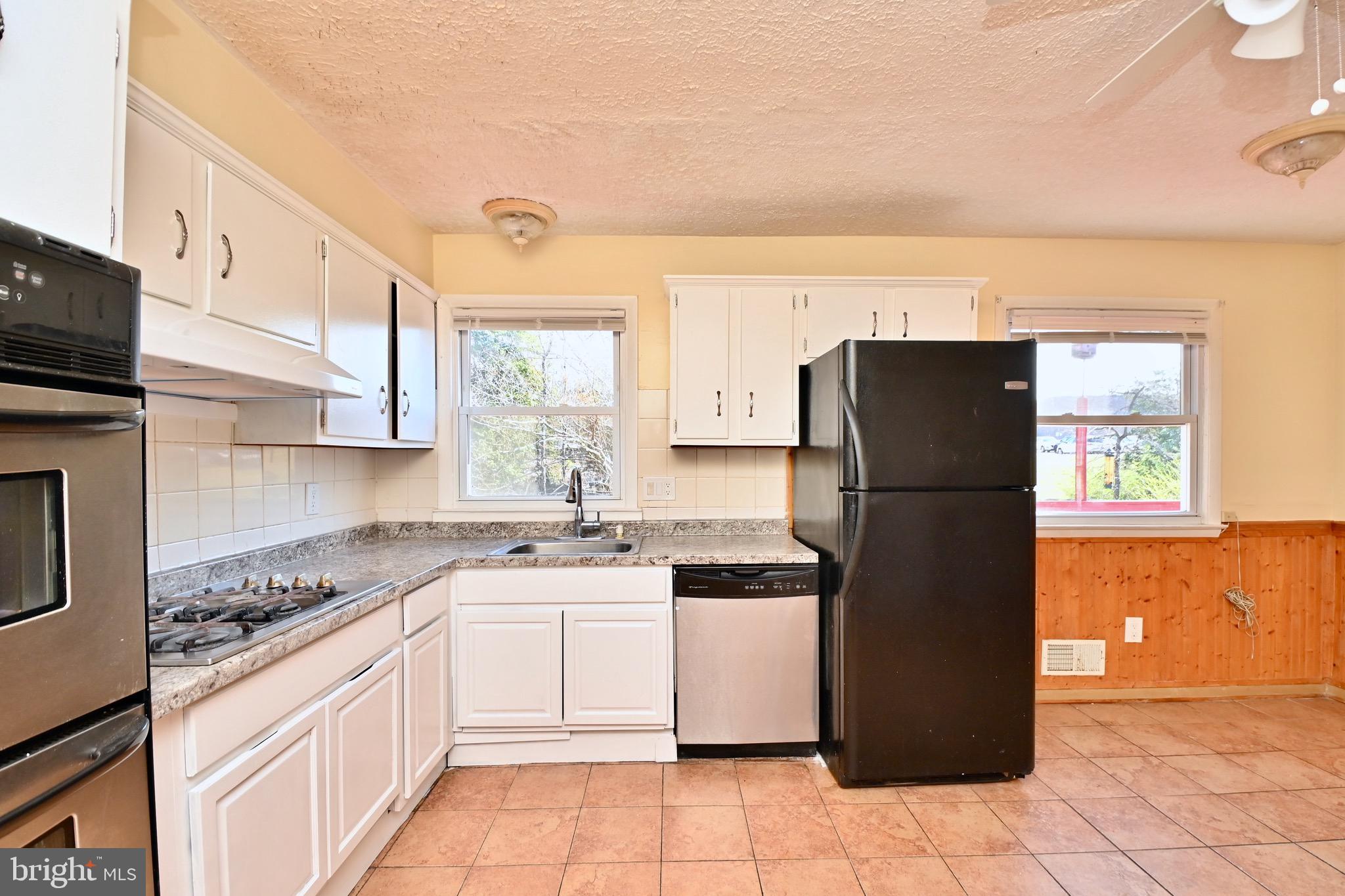 LAKE RIDGE - Residential Lease