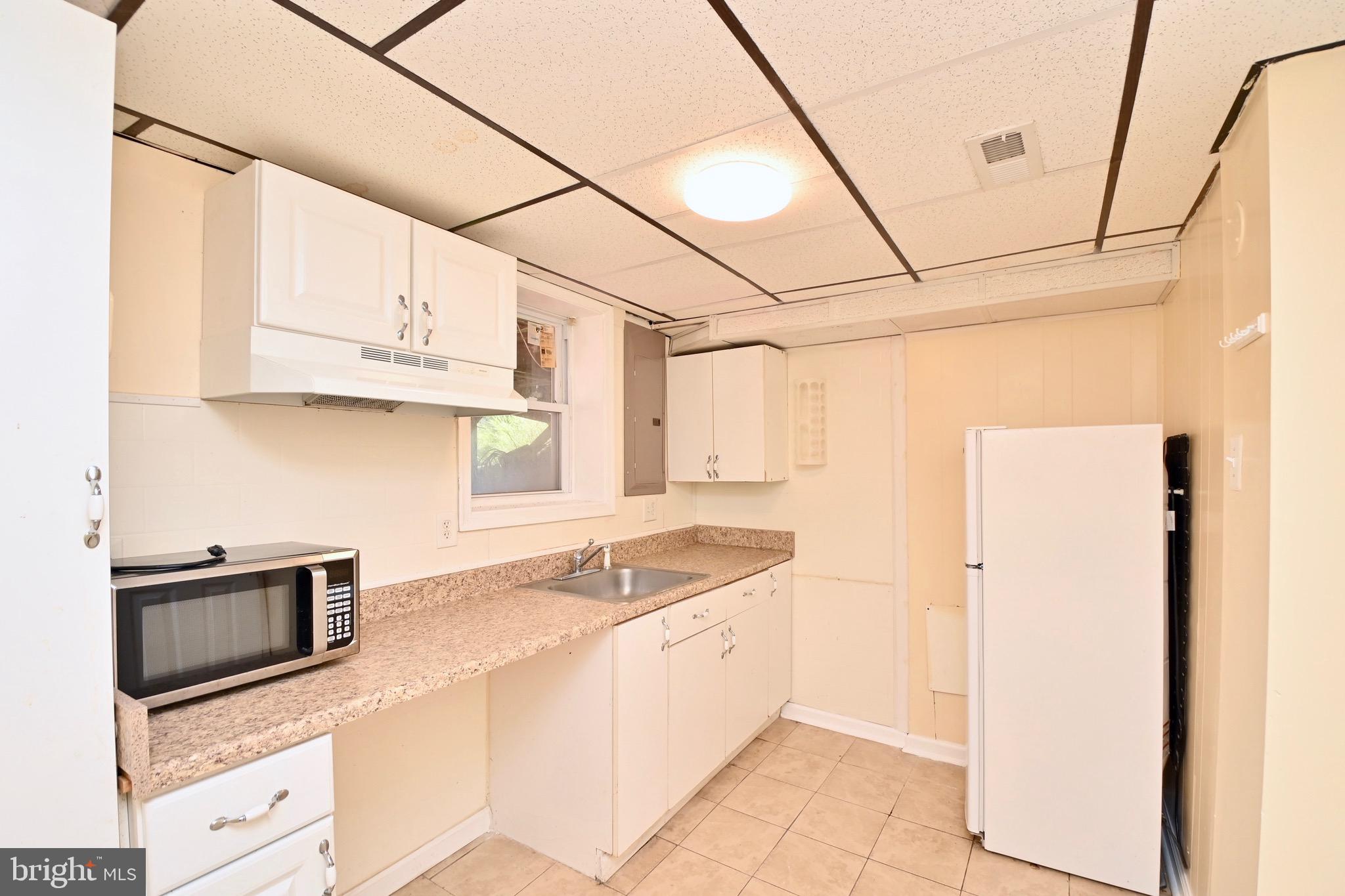 LAKE RIDGE - Residential Lease