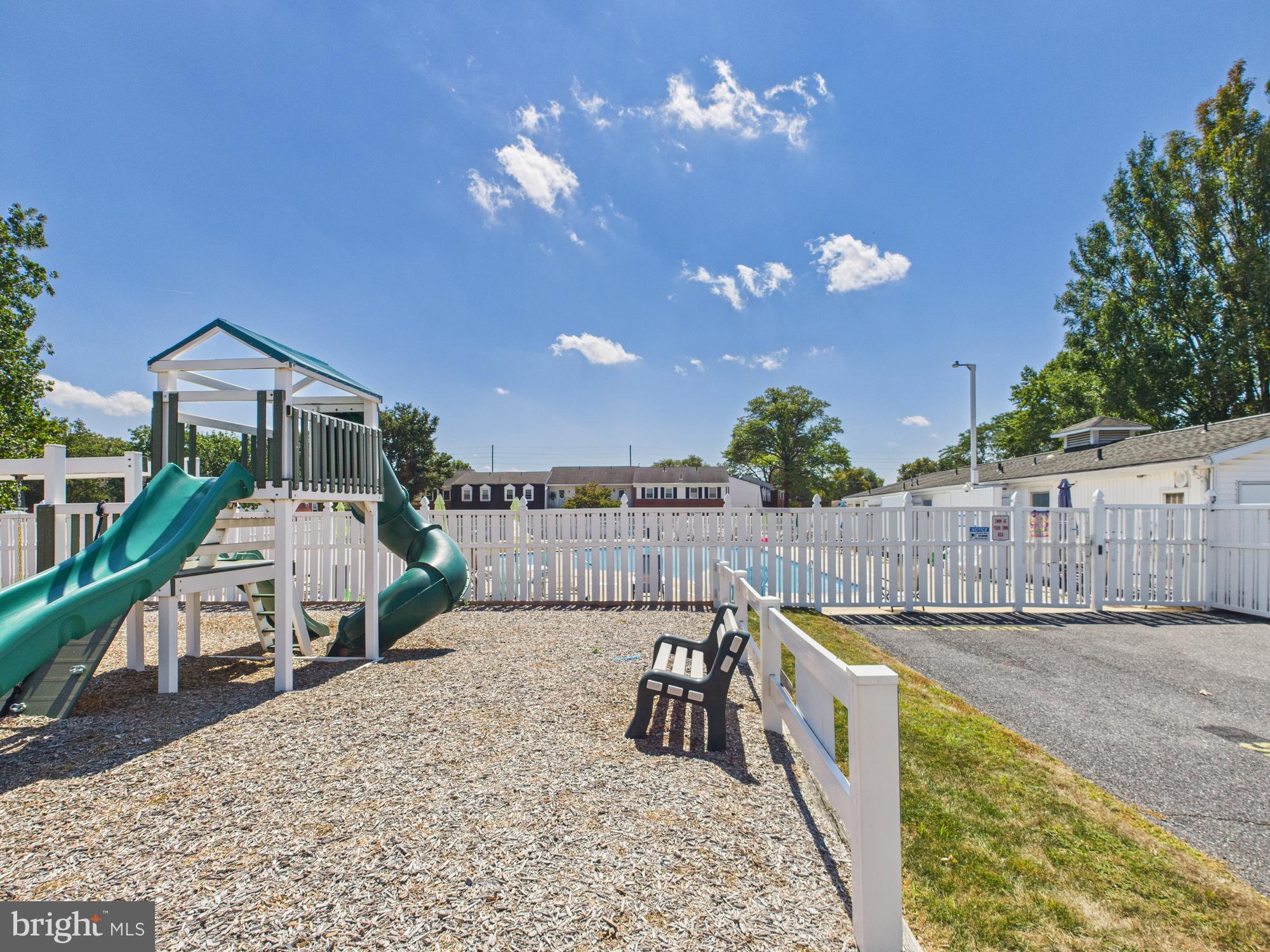 COLONY PARK CONDOS - Residential