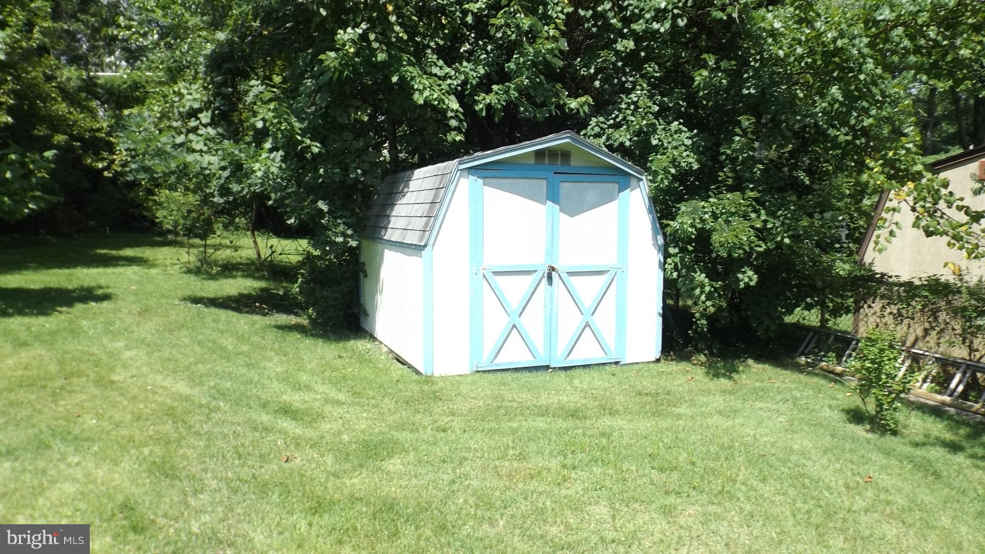 HILLENDALE PARK - Residential