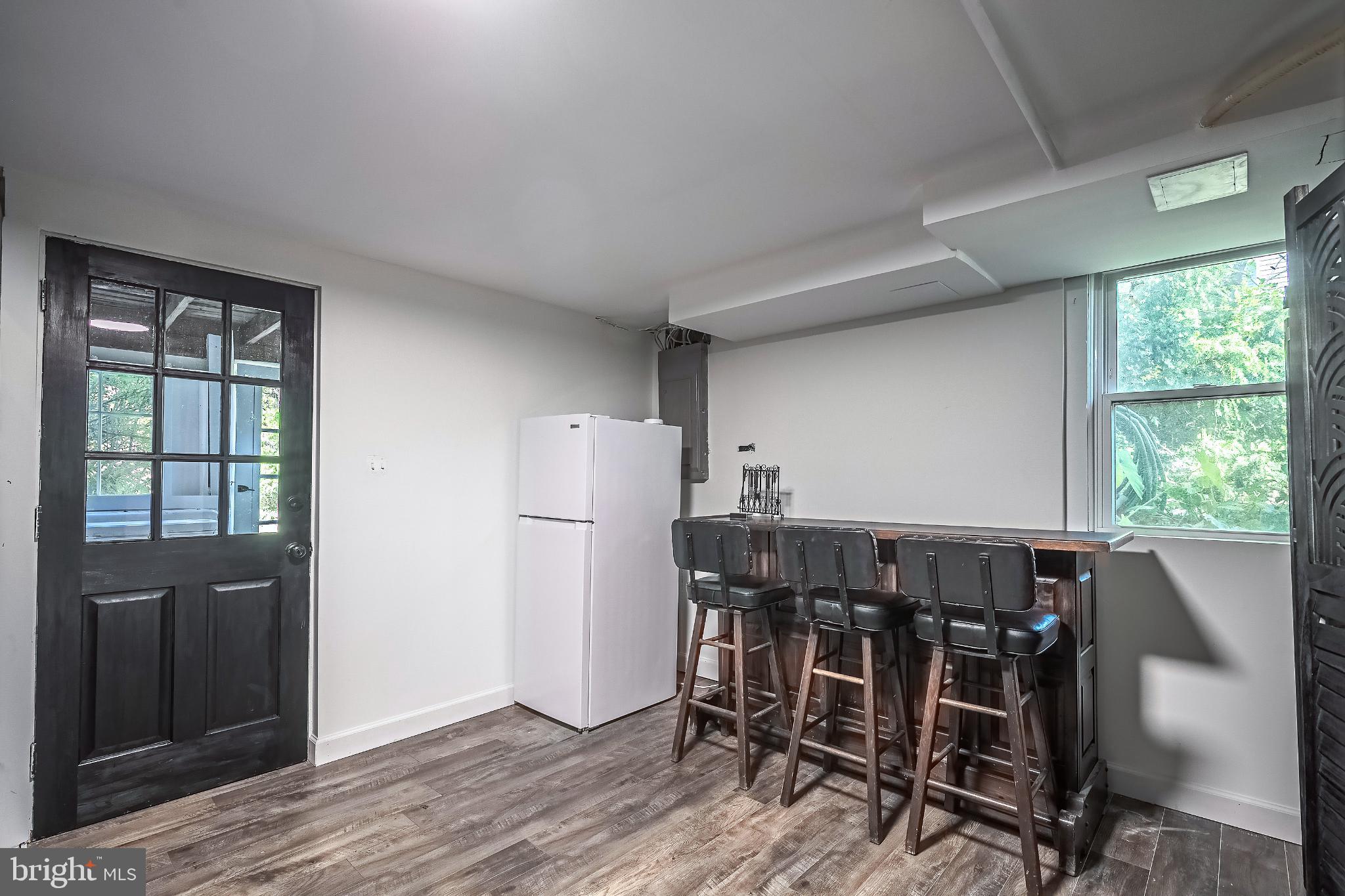 FAIRFAX ACRES - Residential