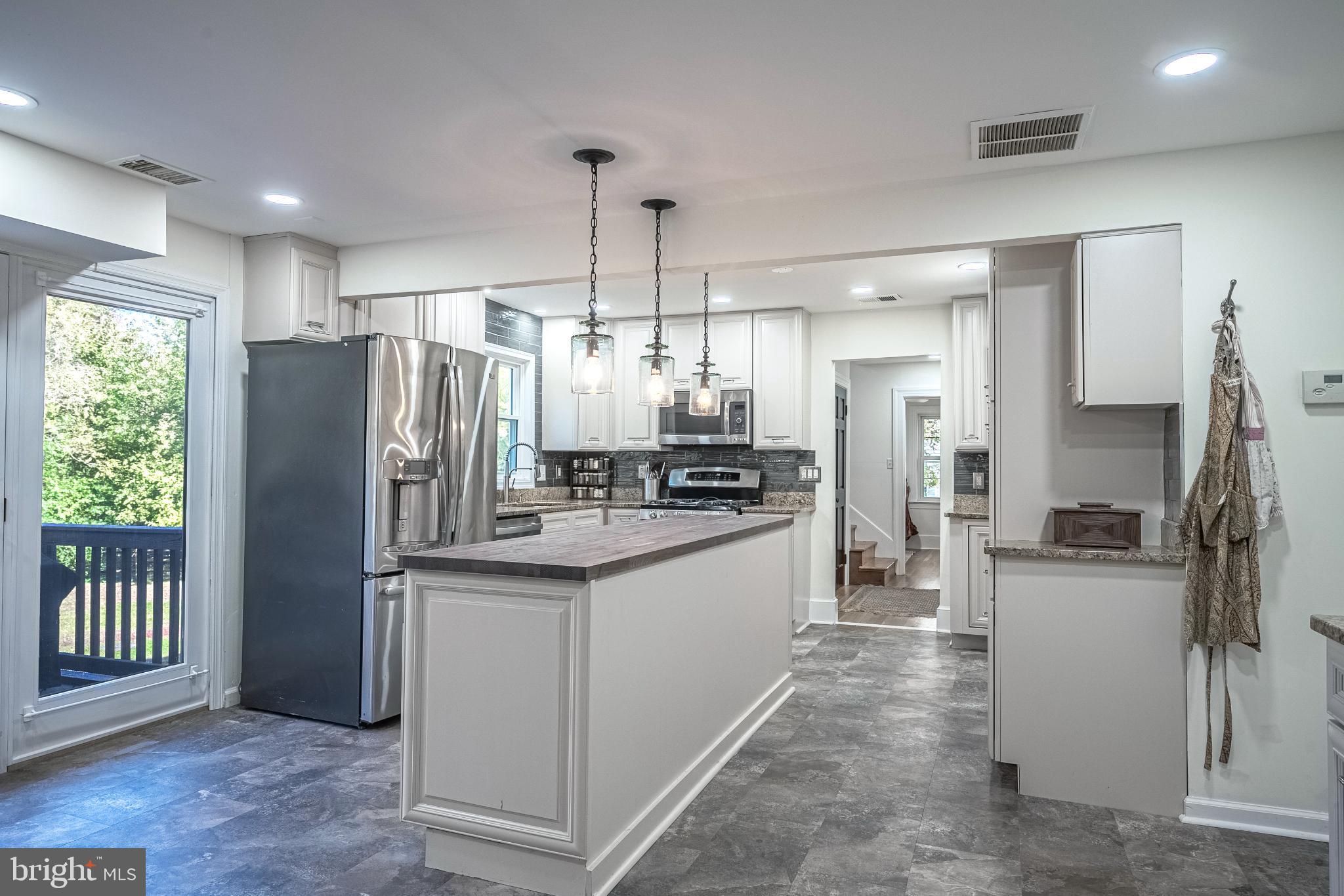 FAIRFAX ACRES - Residential