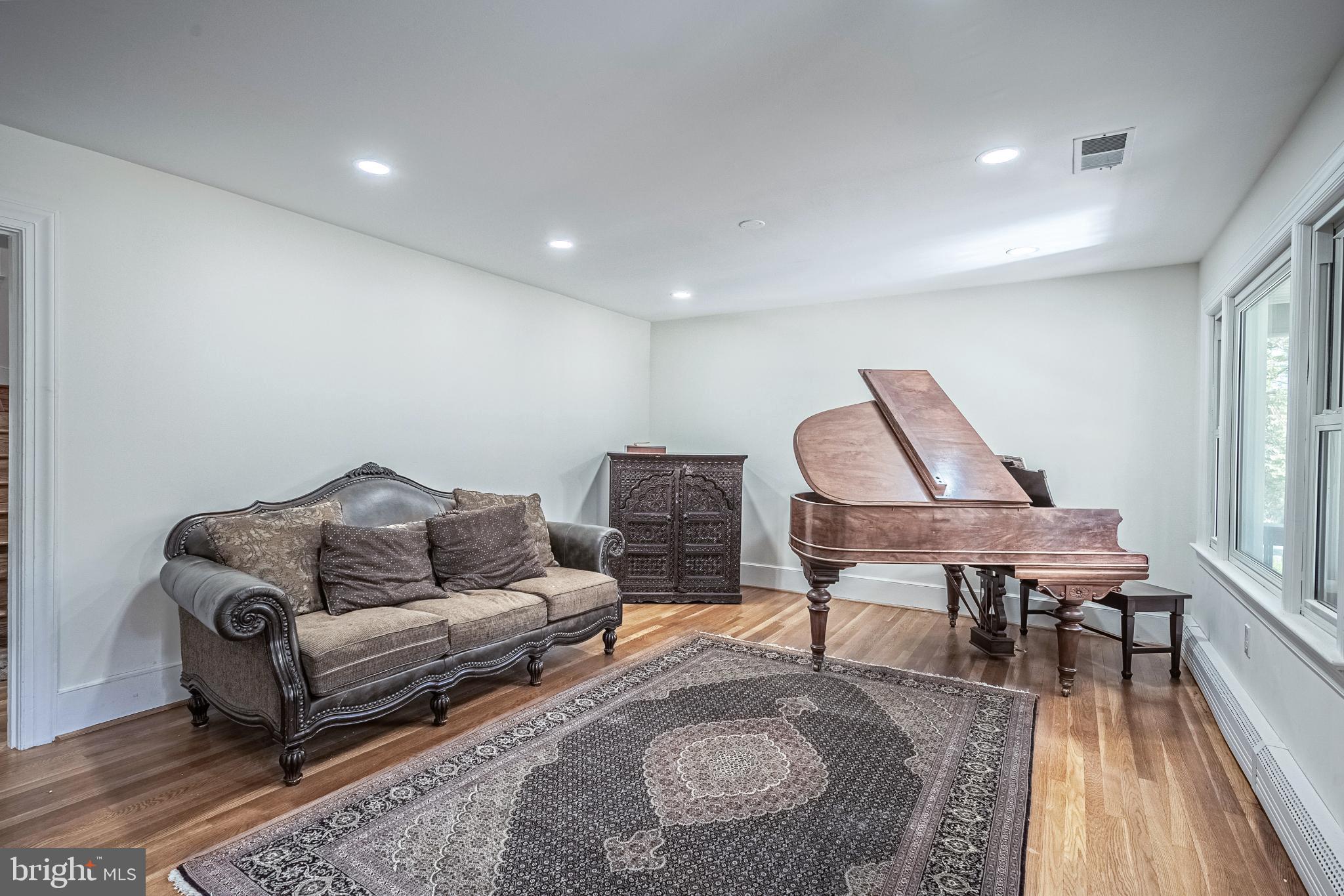 FAIRFAX ACRES - Residential