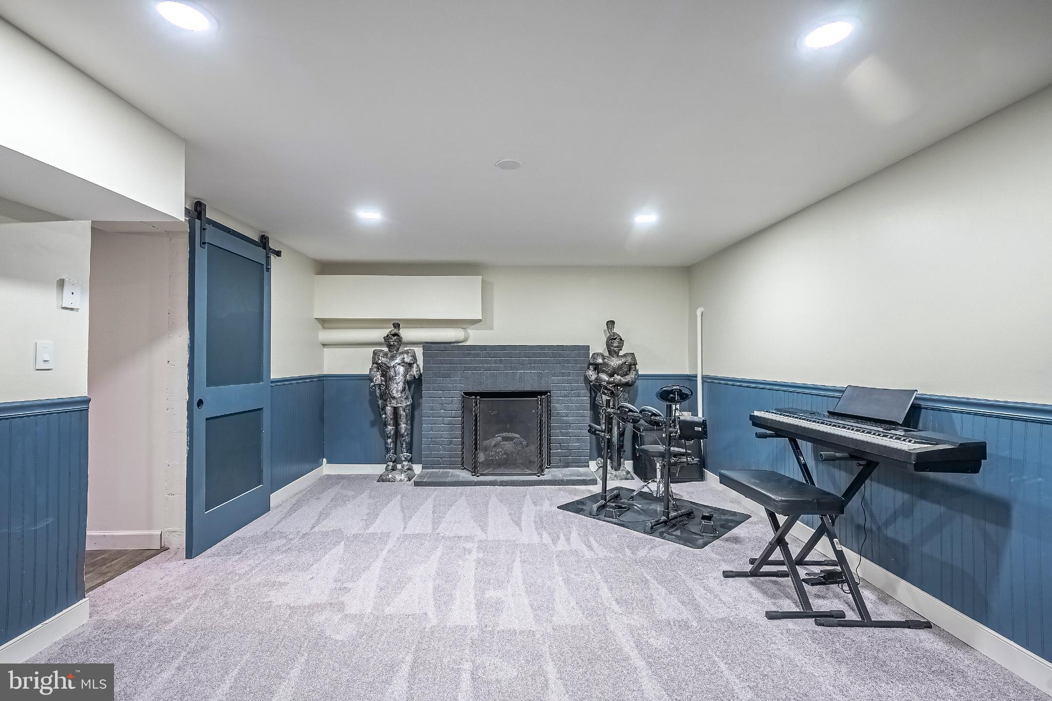 FAIRFAX ACRES - Residential