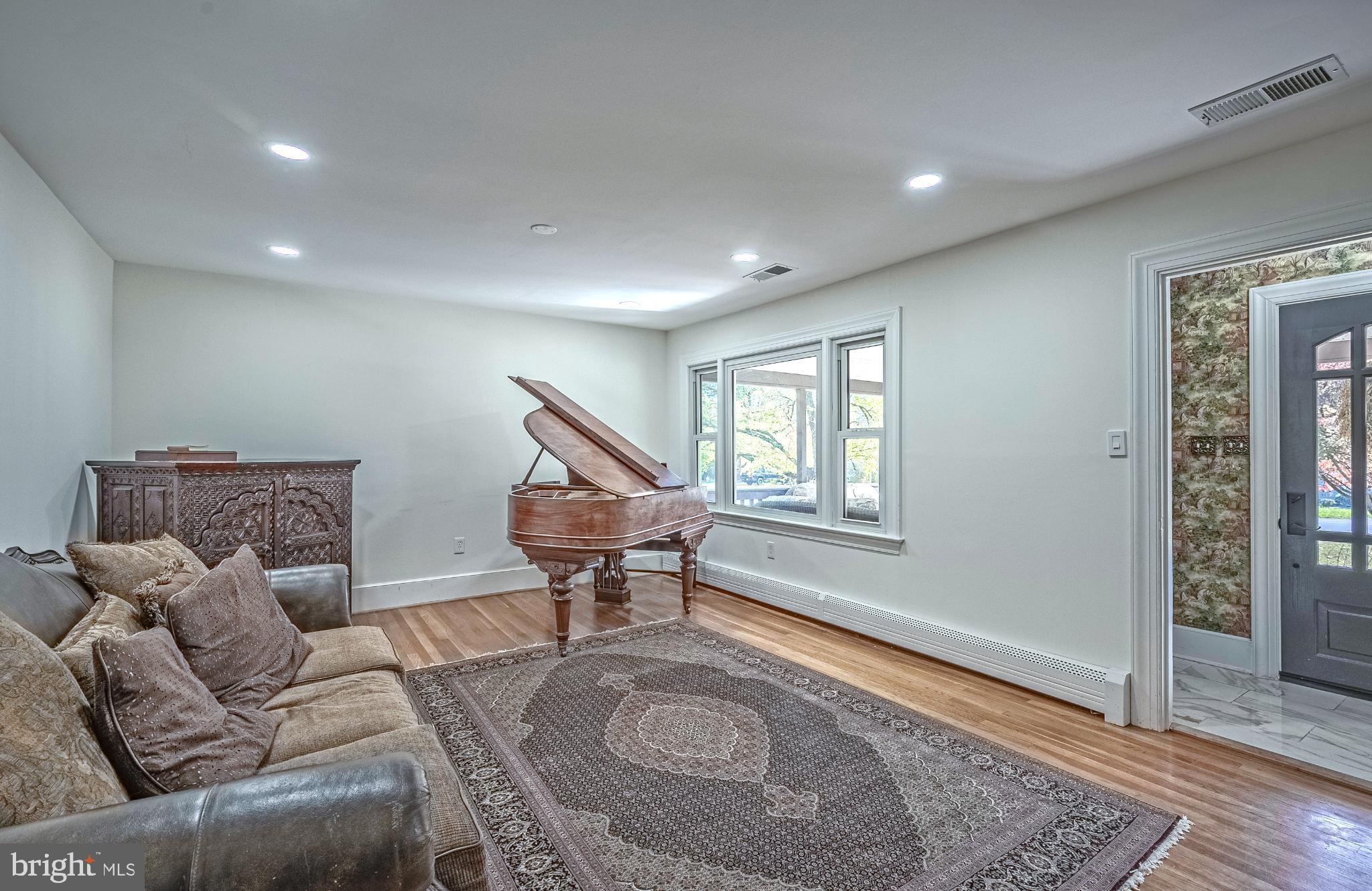 FAIRFAX ACRES - Residential