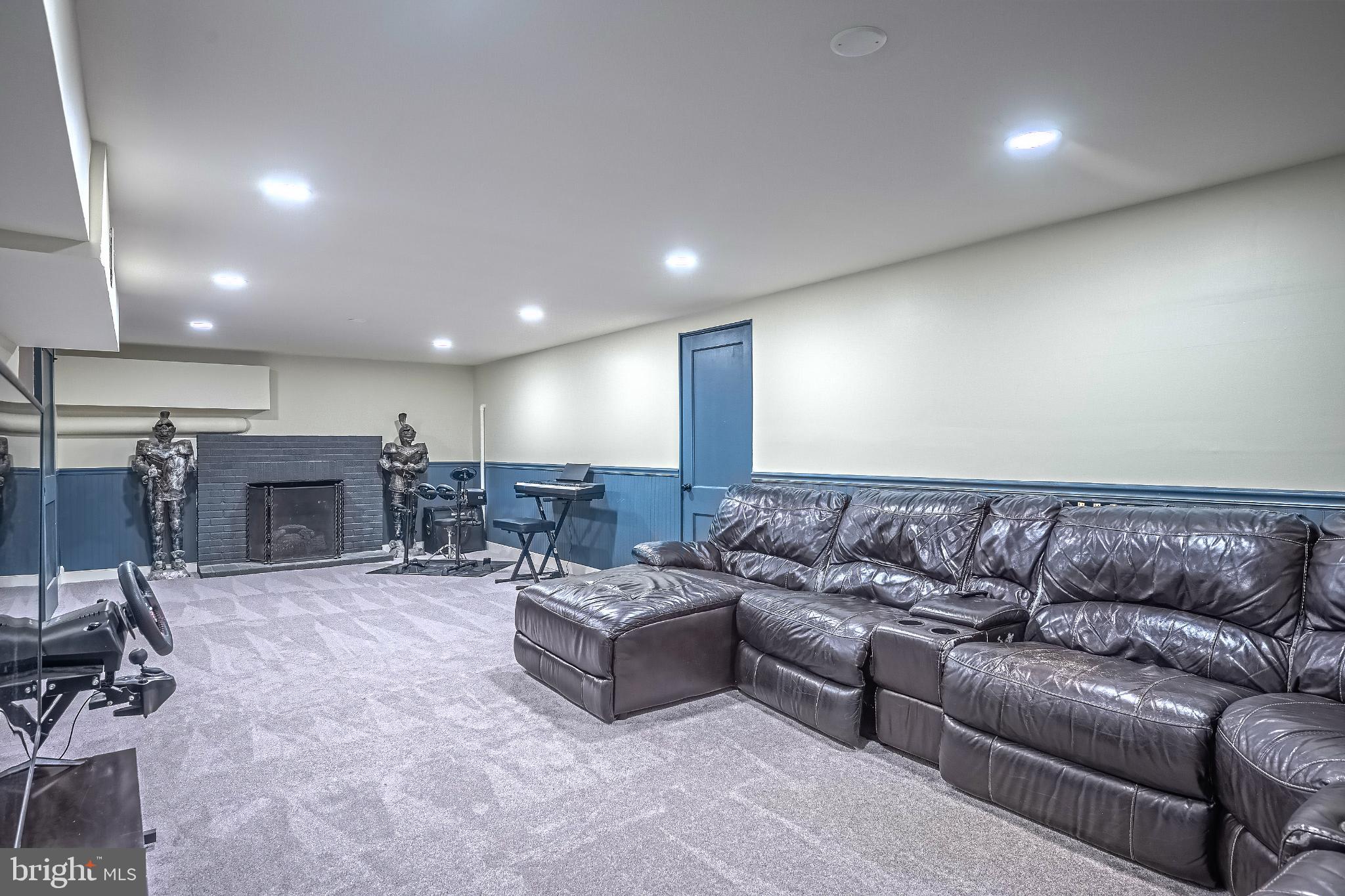 FAIRFAX ACRES - Residential