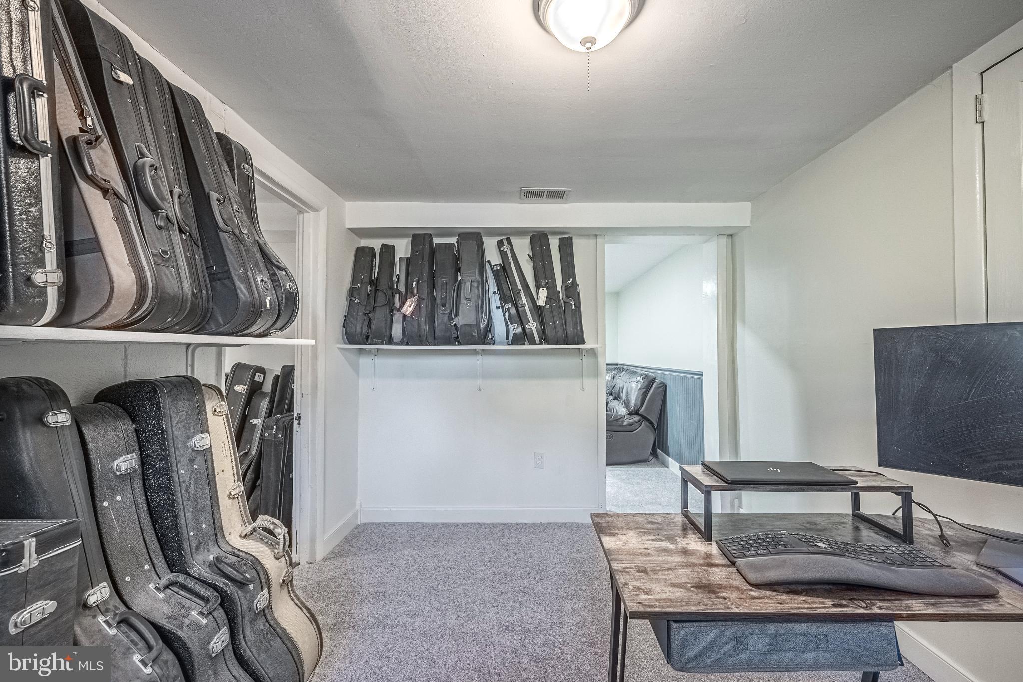 FAIRFAX ACRES - Residential