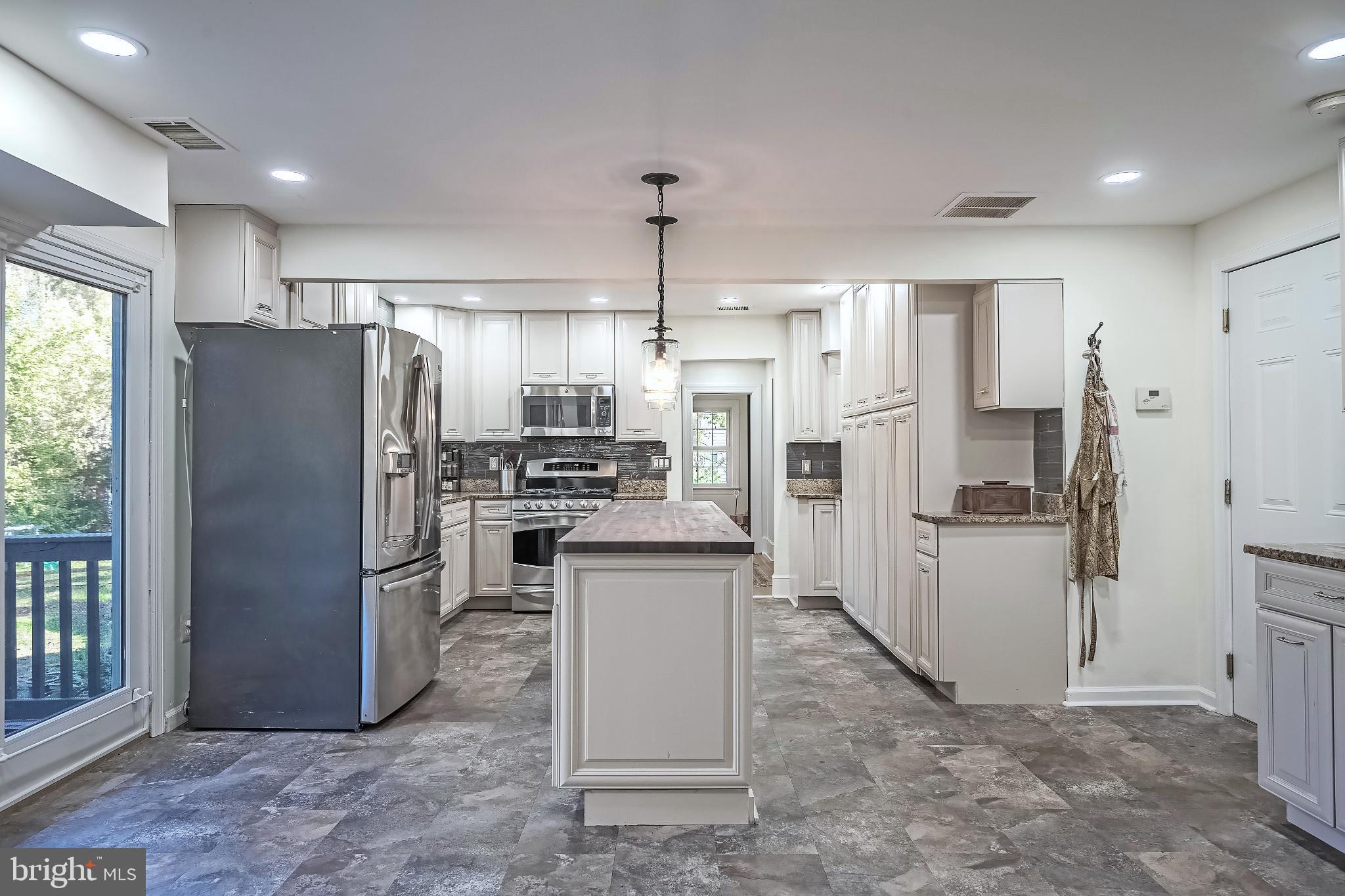 FAIRFAX ACRES - Residential