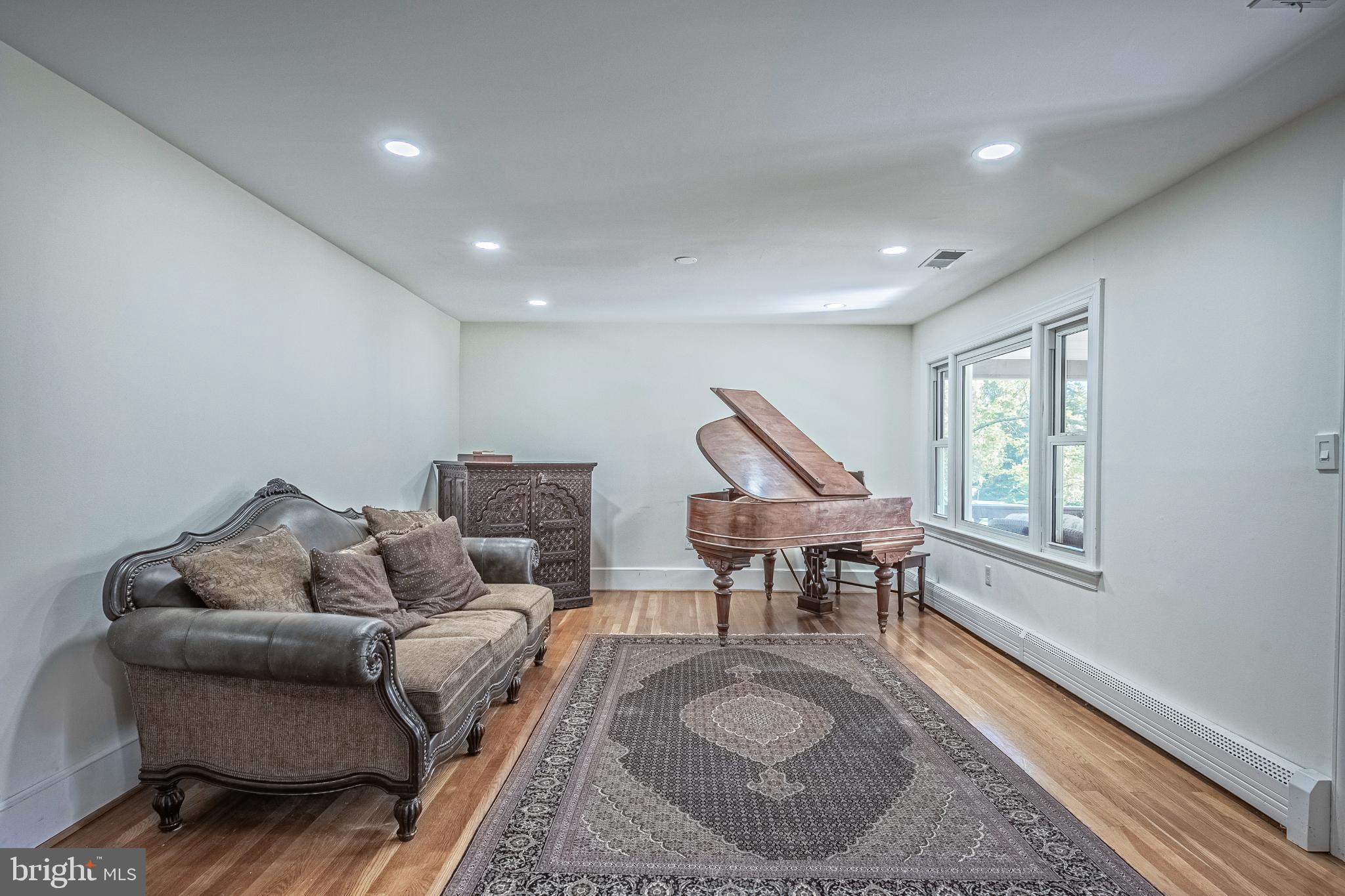 FAIRFAX ACRES - Residential