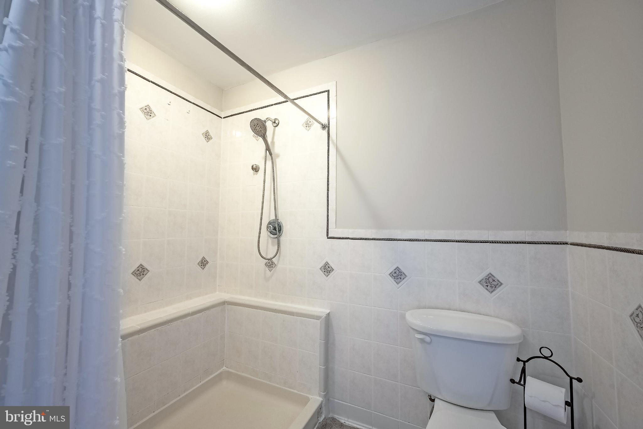 FAIRFAX ACRES - Residential