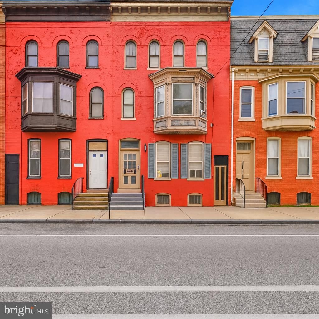 Photo of 336 E King Street, YORK, PA 17403 (MLS # PAYK2091430)