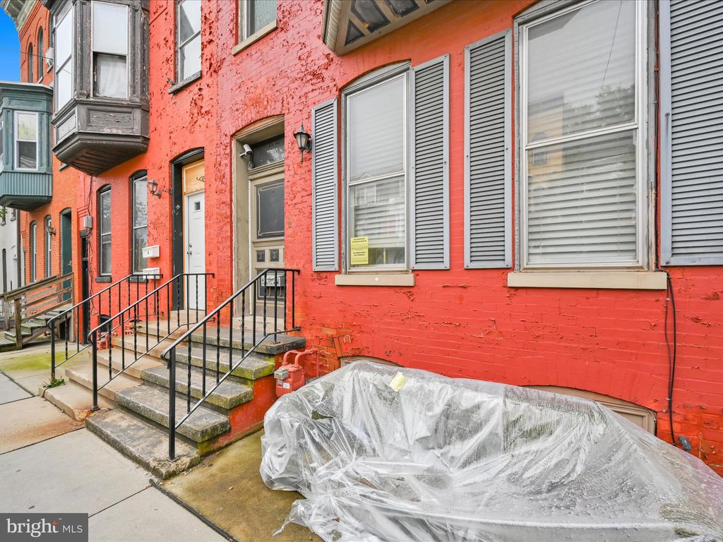 Photo of 336 E King Street, YORK, PA 17403 (MLS # PAYK2091430)