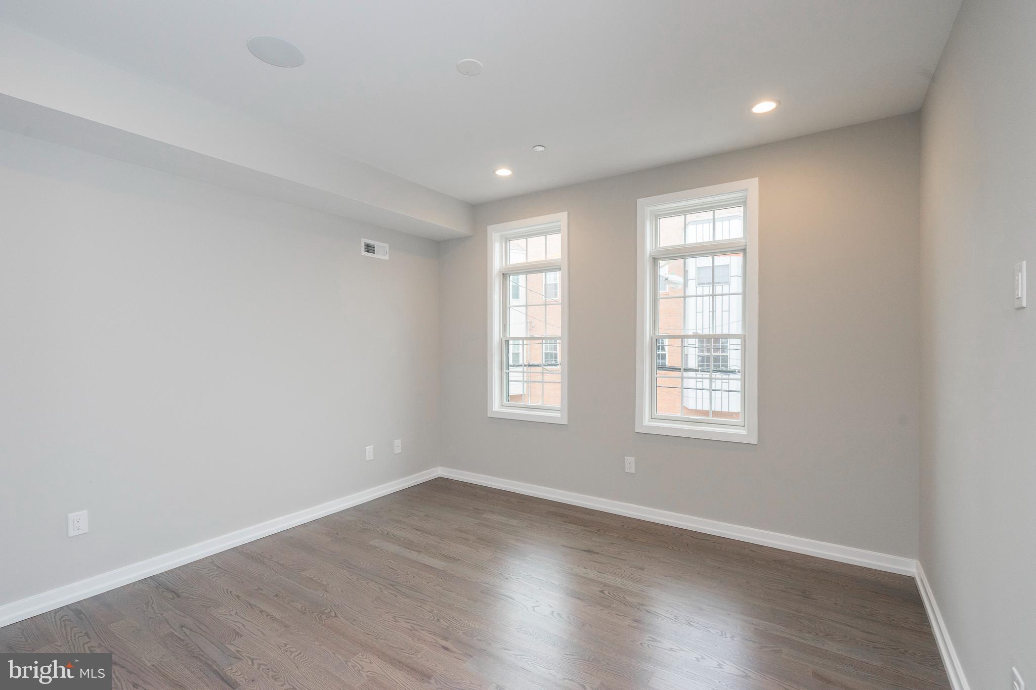 HAWTHORNE - Residential Lease