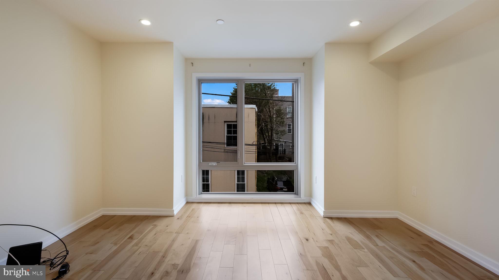 POINT BREEZE - Residential