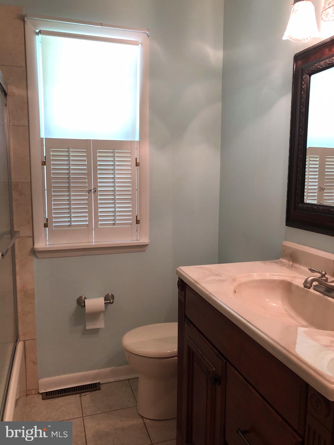 HILLSMERE ESTATES - Residential Lease