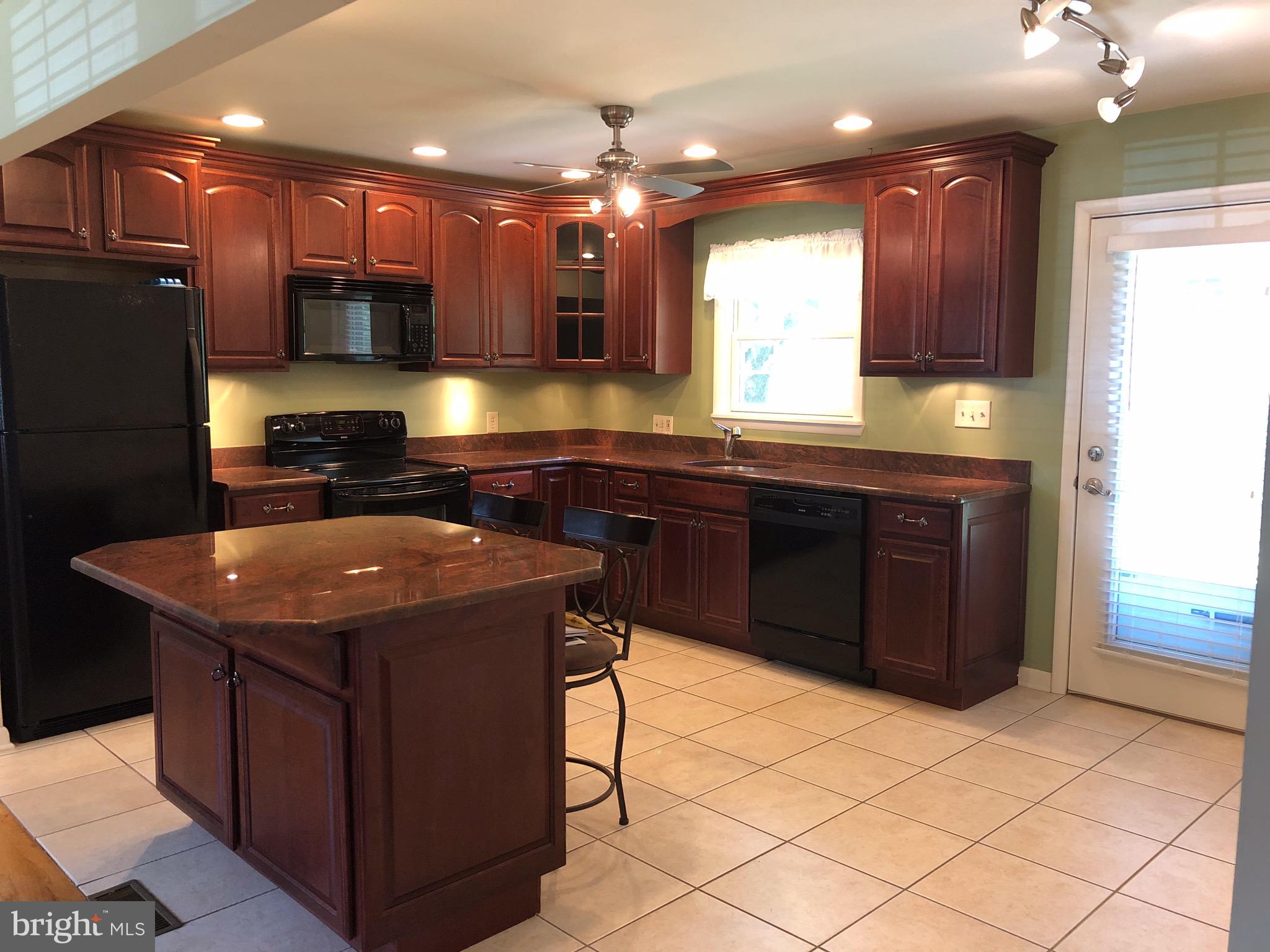 HILLSMERE ESTATES - Residential Lease