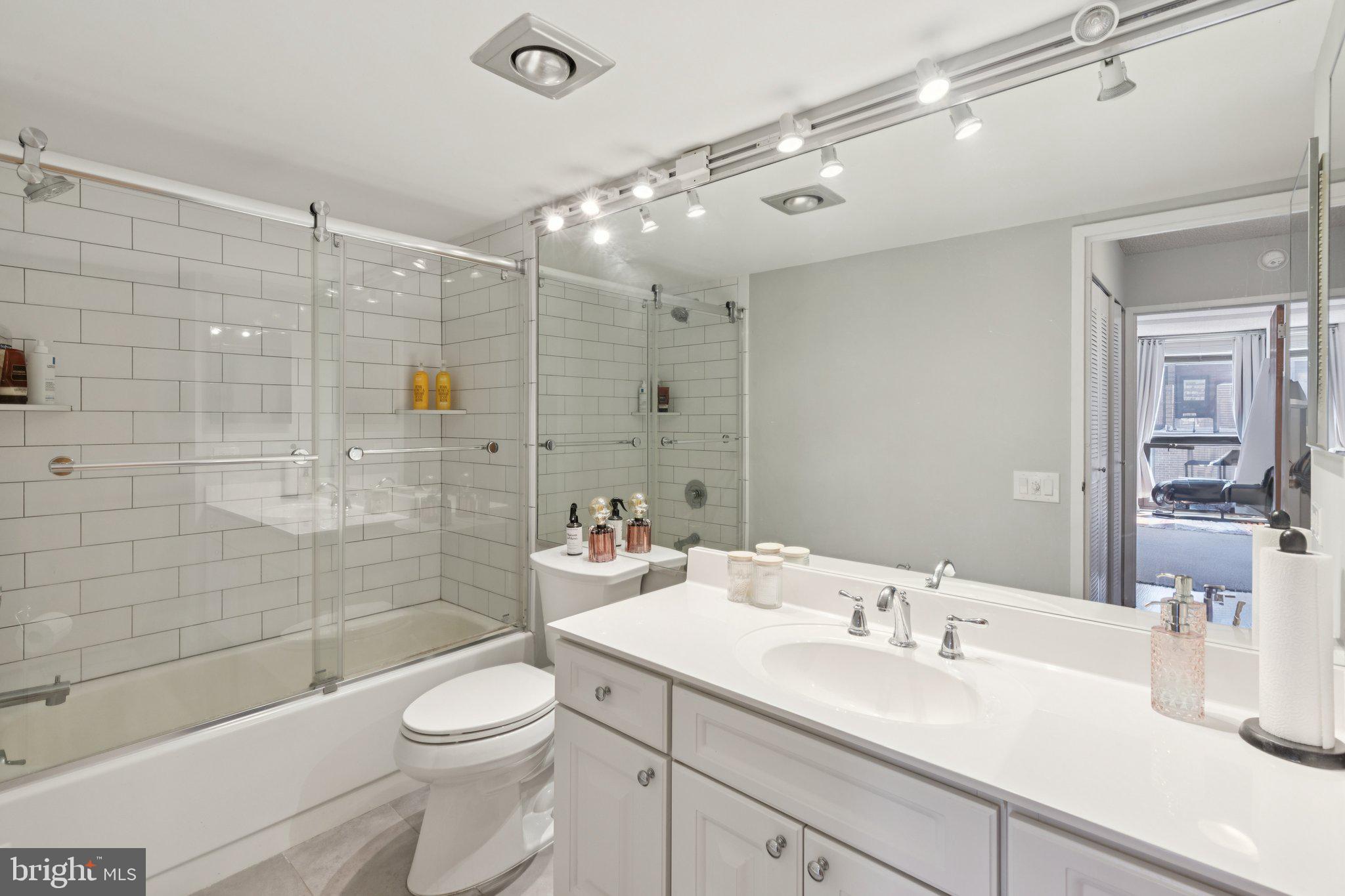 WASHINGTON SQ - Residential