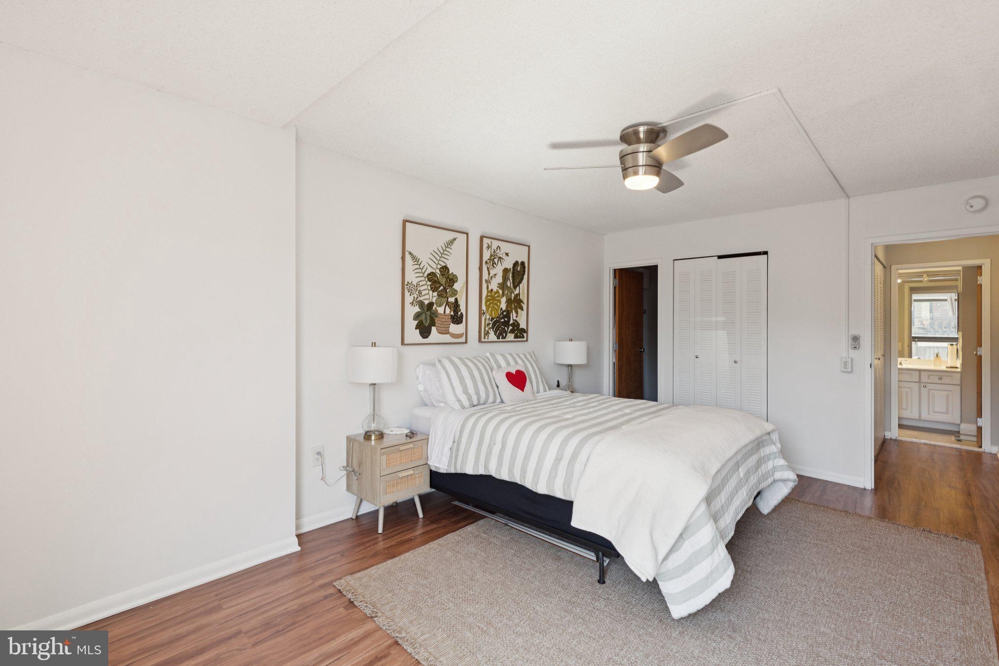 WASHINGTON SQ - Residential