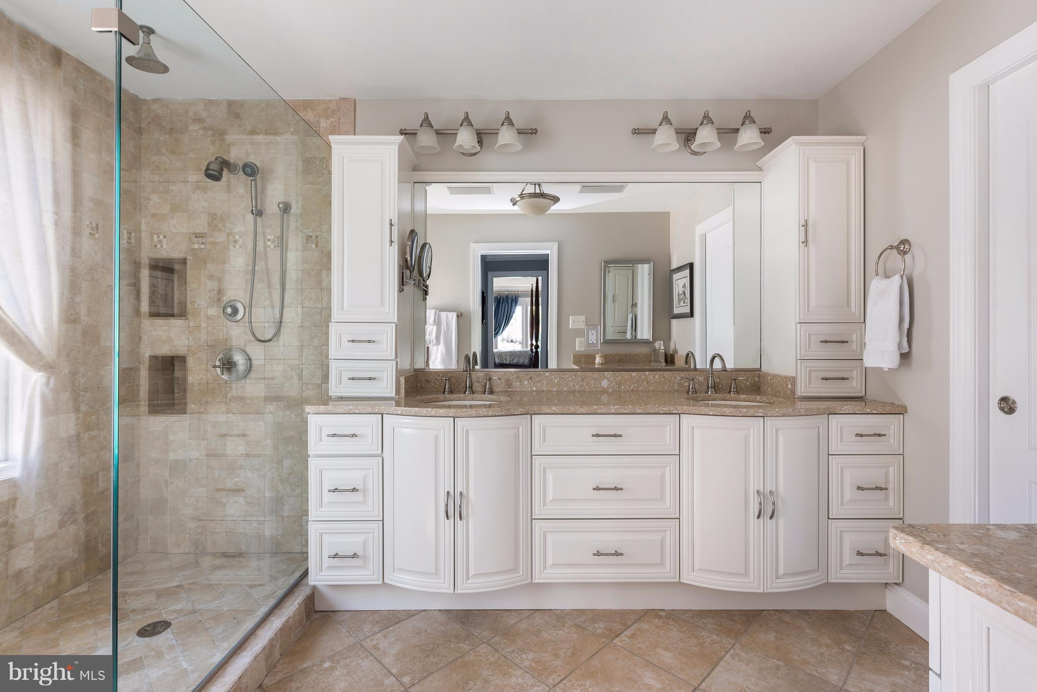 HIDDEN POINT - Residential